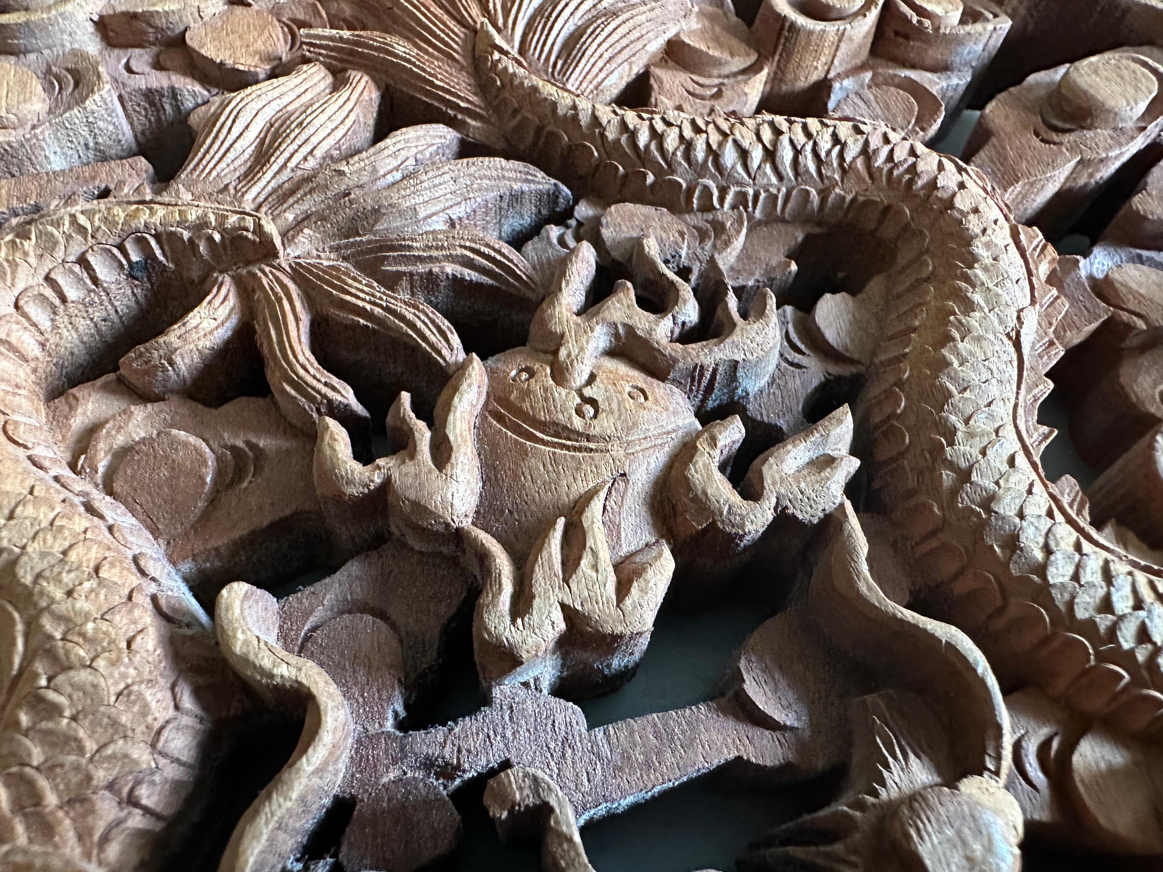 Carved Chinese Rubber Wood Panel with Double Dragon Motif – 20th Century en vente 1