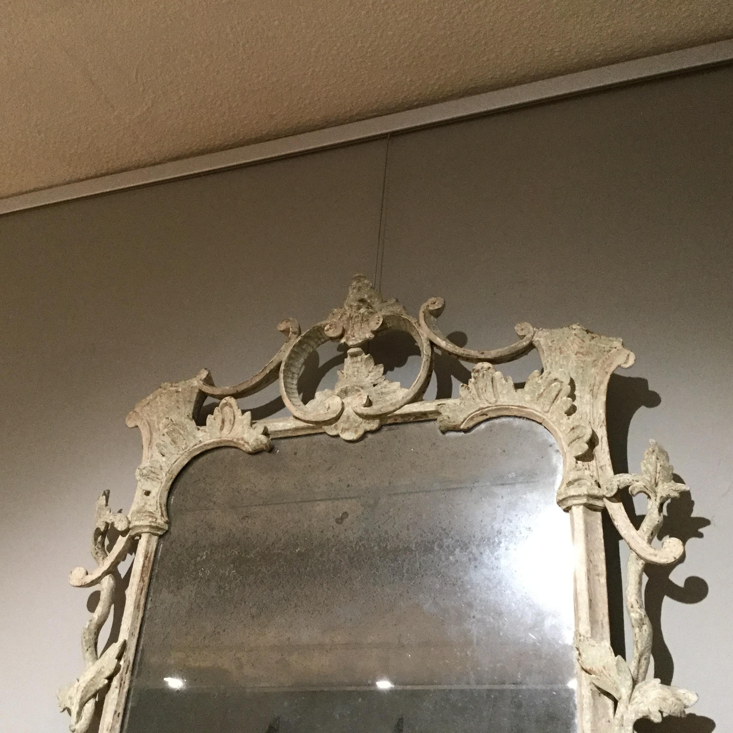 George III 18th century carved Chippendale period white painted mirror with the original plate.Carved Chippendale Period White Painted Mirror with the Original Plate