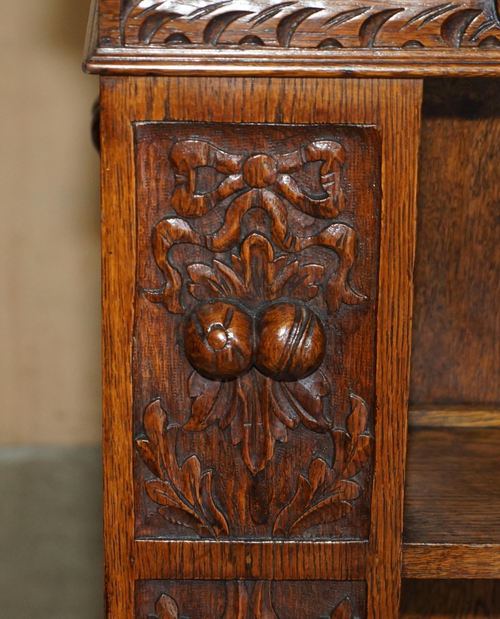 Tavolino a libro girevole in quercia inglese intagliato del 1880, antico vichingo, con custodia per libri. in vendita 5