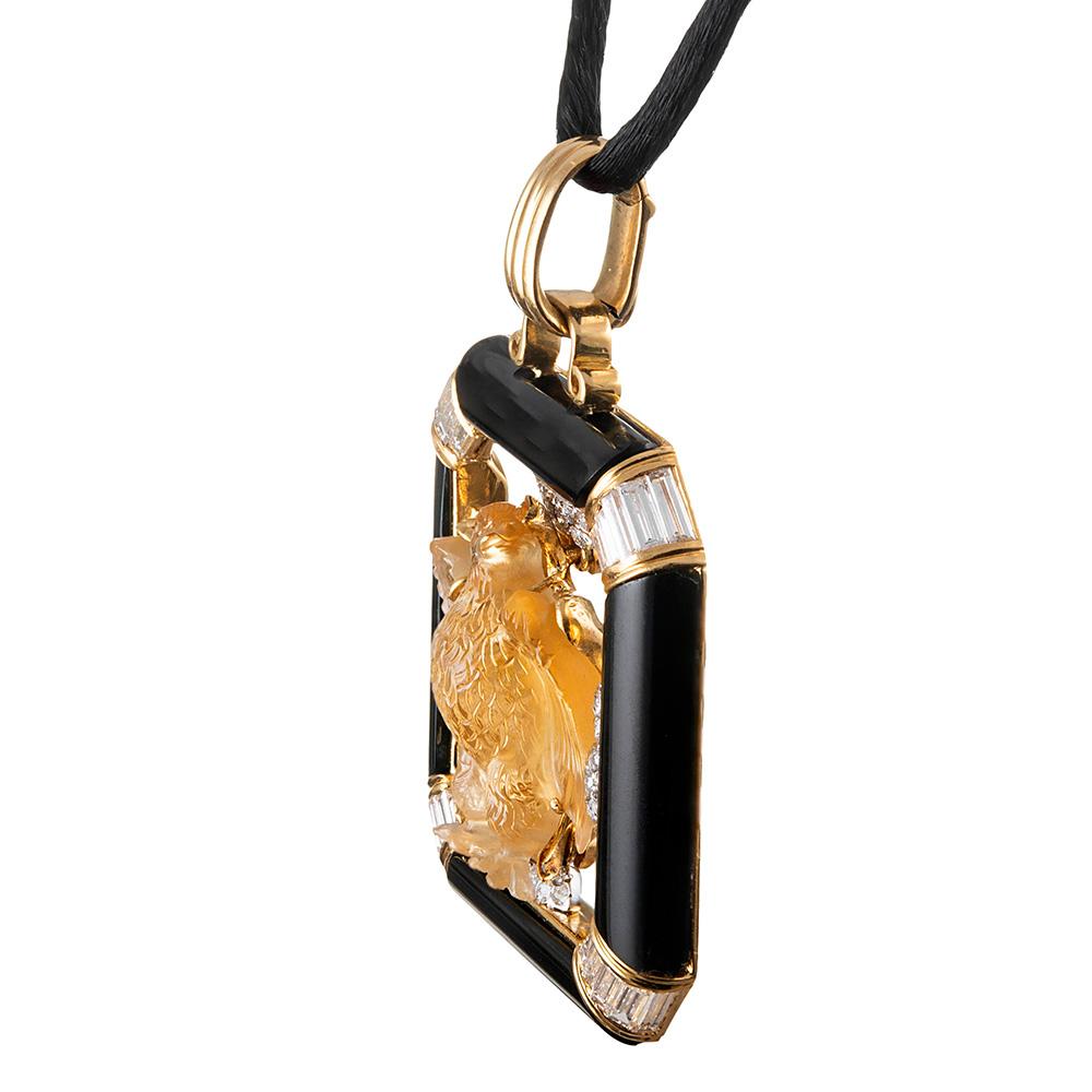 A three-dimensional eagle carved of citrine stands proudly in his frame of diamonds and onyx. The polished onyx bars create a dramatic showcase for the lifelike and majestic creature, while baguette- and brilliant round diamonds brighten up the