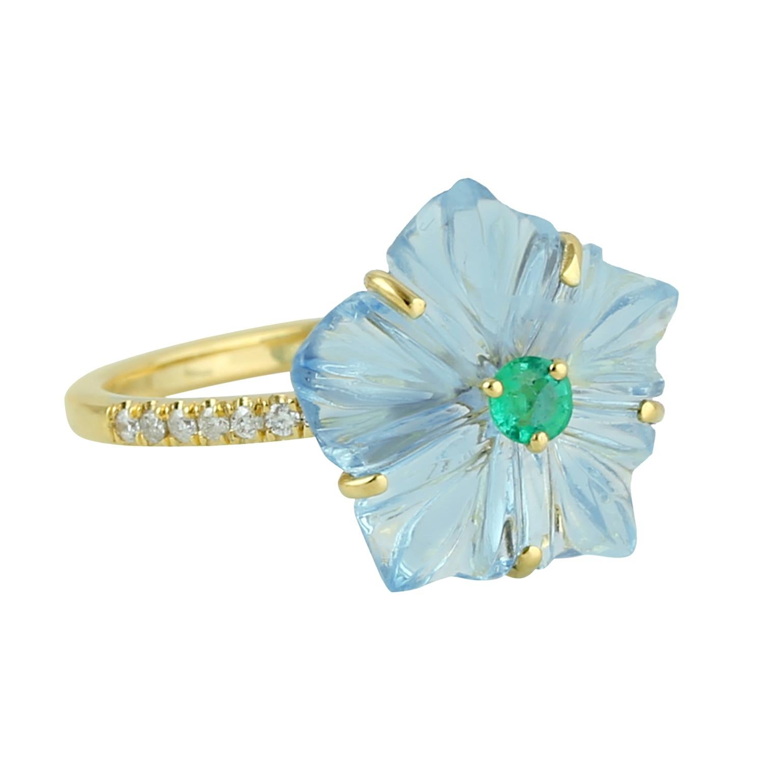 Modern Carved Citrine Emerald 18 Karat Gold Flower Stud Earrings For Sale