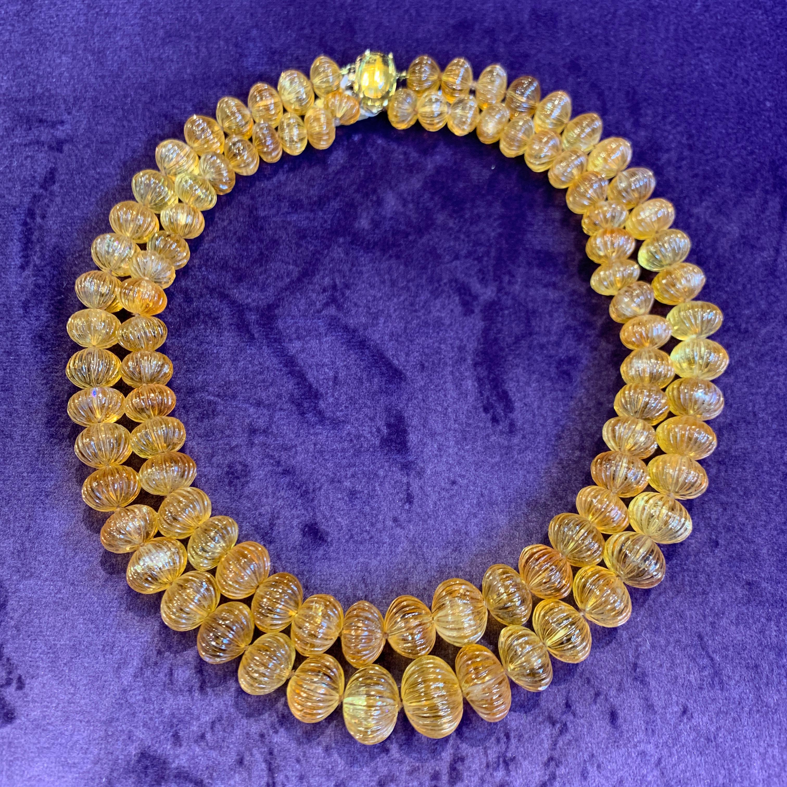 Collana di perle di citrino intagliato in vendita 1