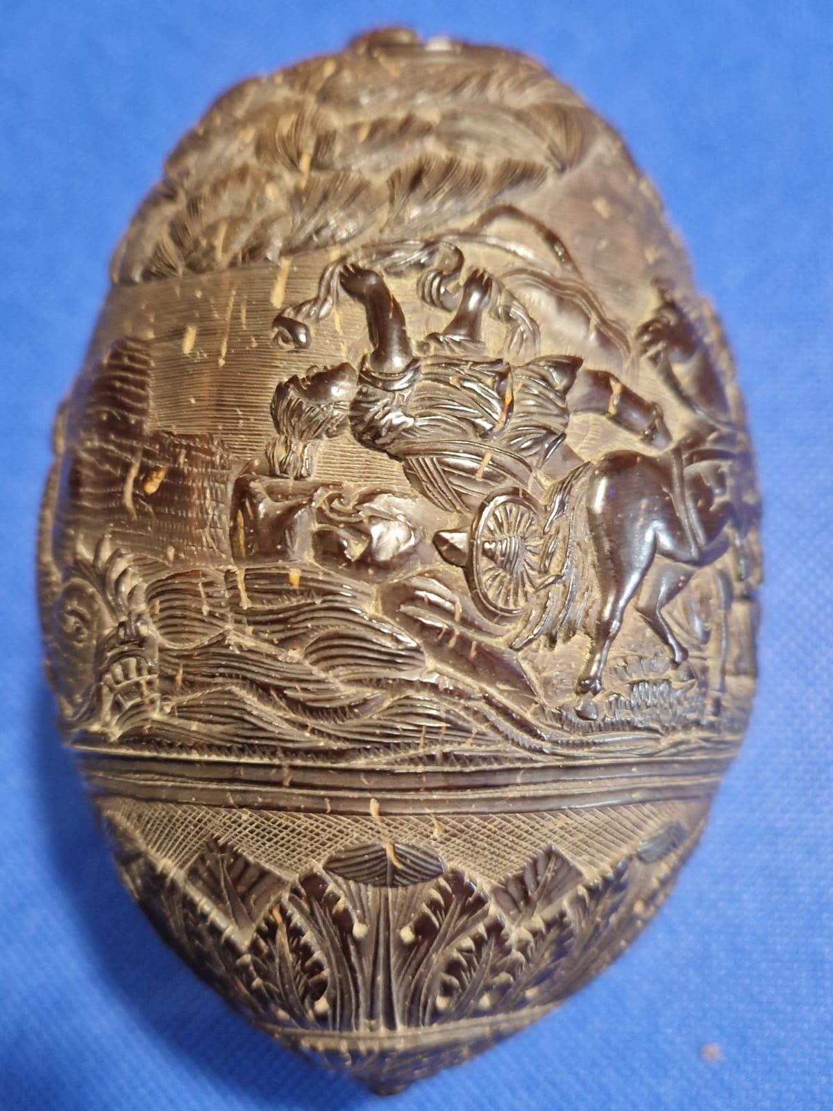 Carved coconut from early 19th century In Good Condition In BORDEAUX, FR