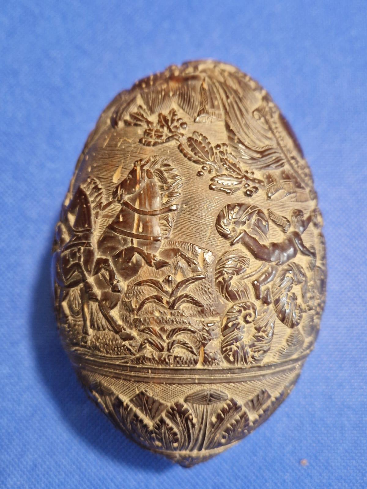 Carved coconut from early 19th century 1
