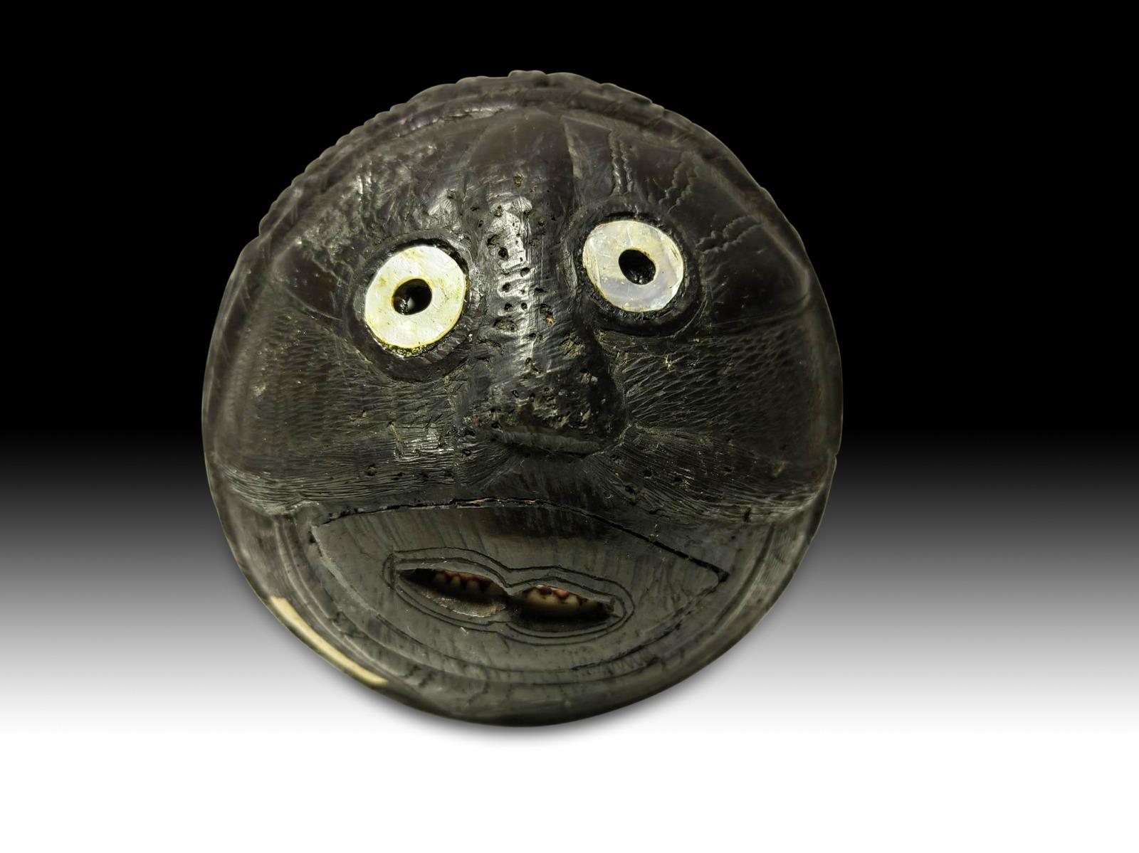 Carved Coconut from the 19th Century For Sale 5