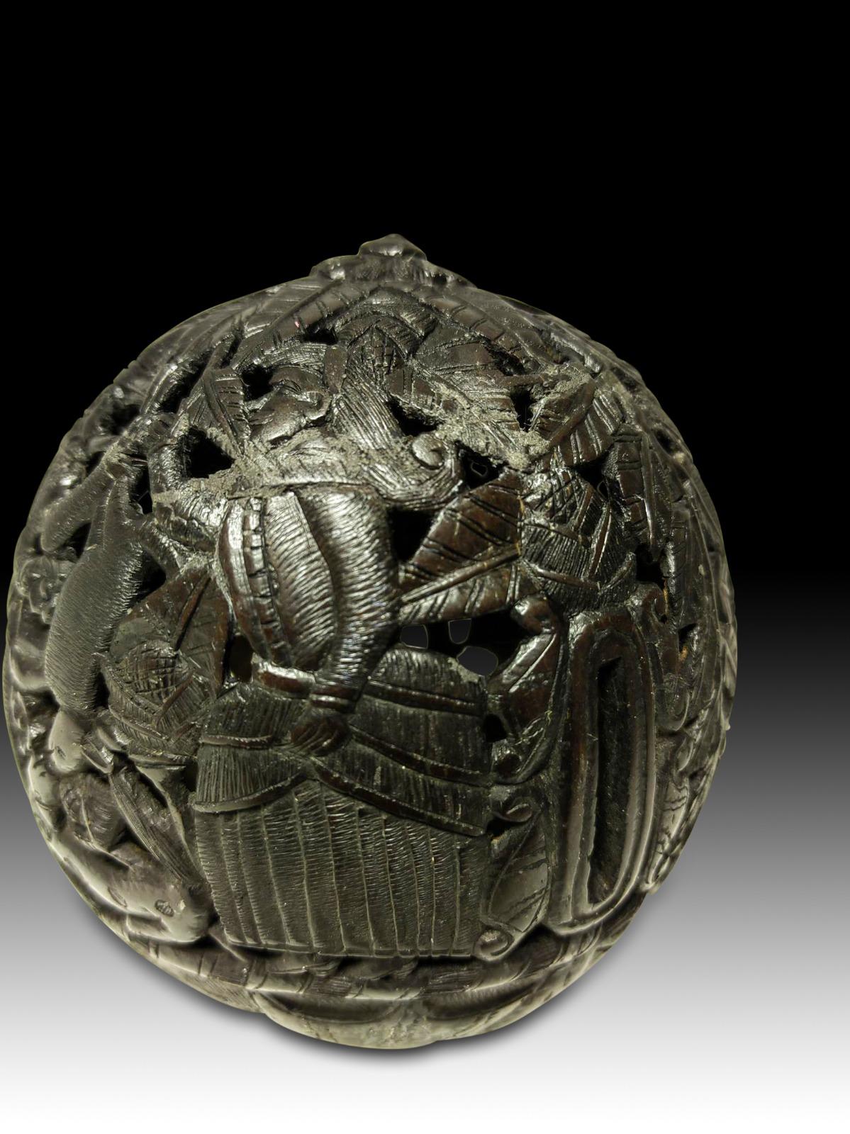 Carved Coconut from the 19th Century For Sale 1