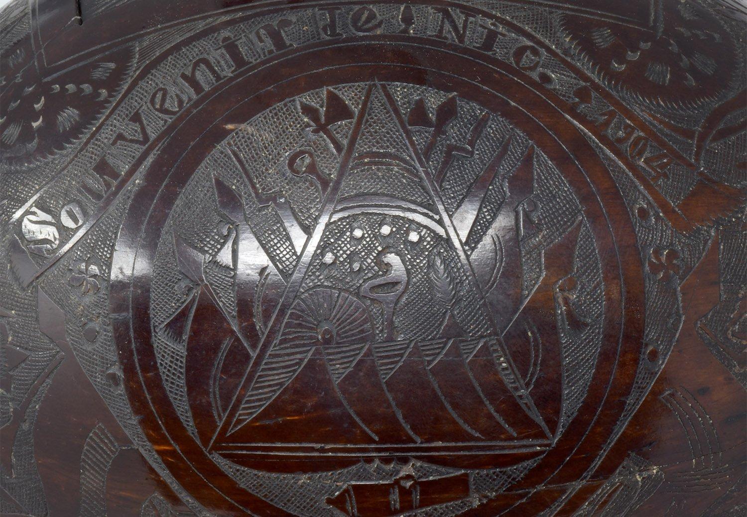 Carved Coconut Shell Box from Nicaragua, 1904 In Good Condition In Point Richmond, CA