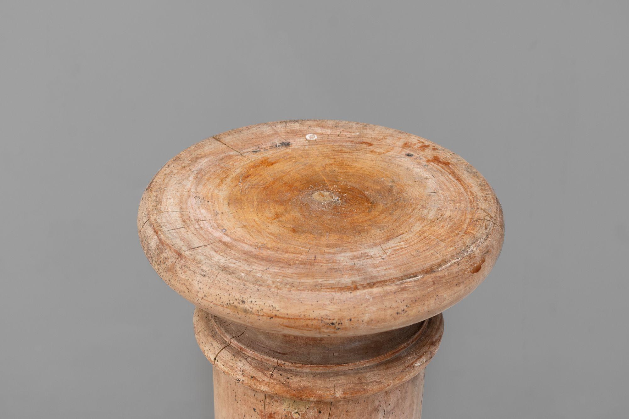 Columna tallada en Bueno estado para la venta en London, England