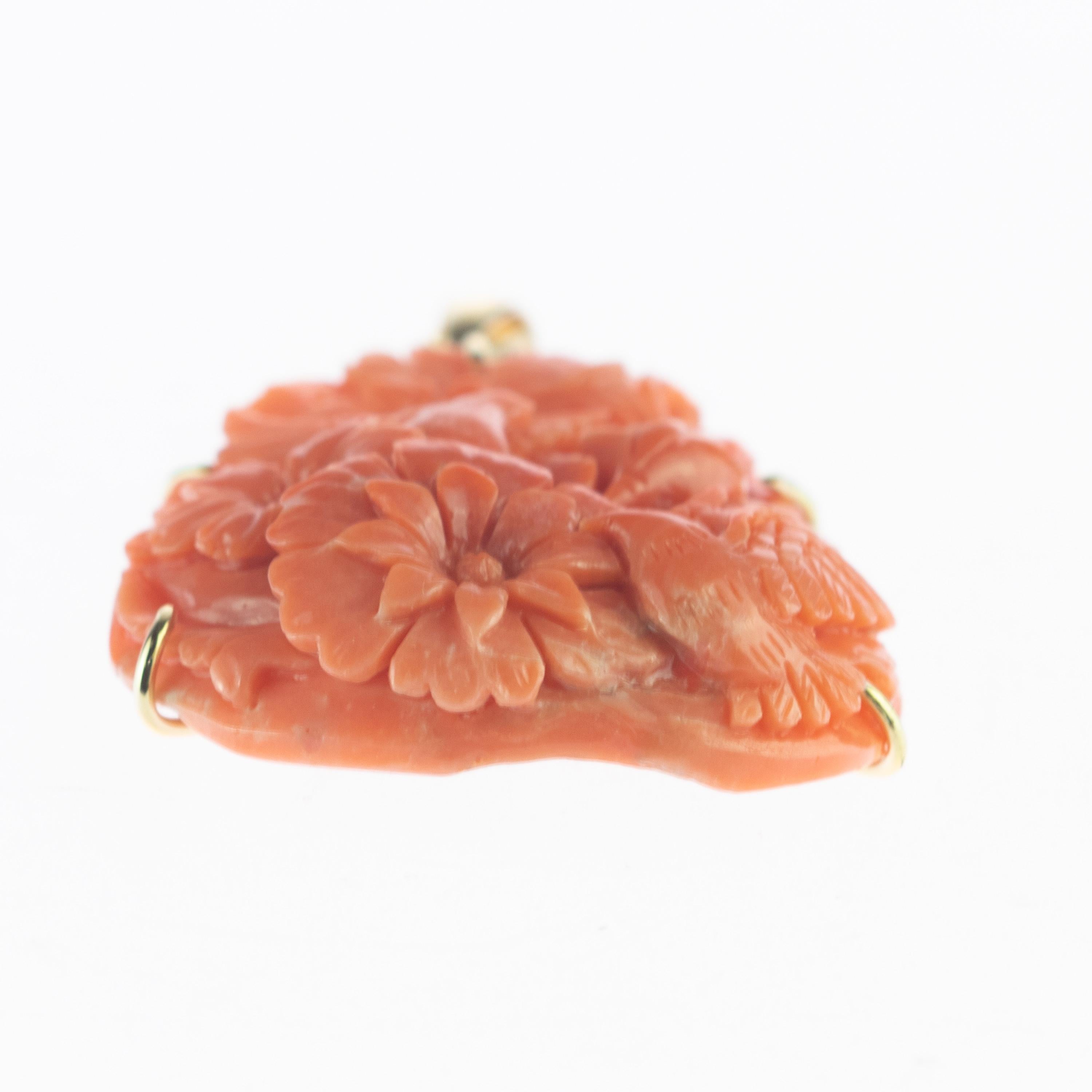 Carved Coral 18 Karat Gold Handmade Bird Flower Italy Pendant Handmade Necklace In New Condition For Sale In Milano, IT