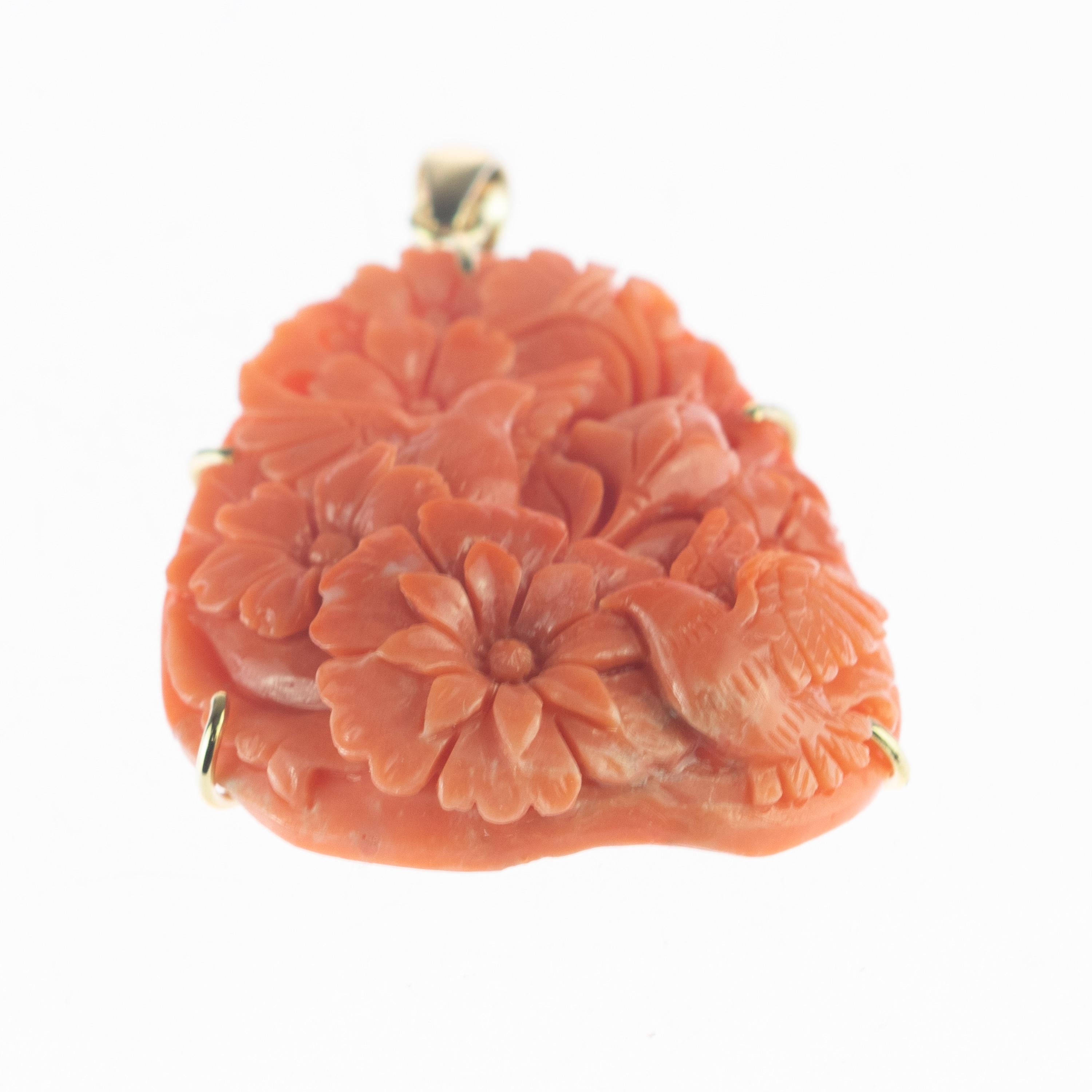 Carved Coral 18 Karat Gold Handmade Bird Flower Italy Pendant Handmade Necklace For Sale 1