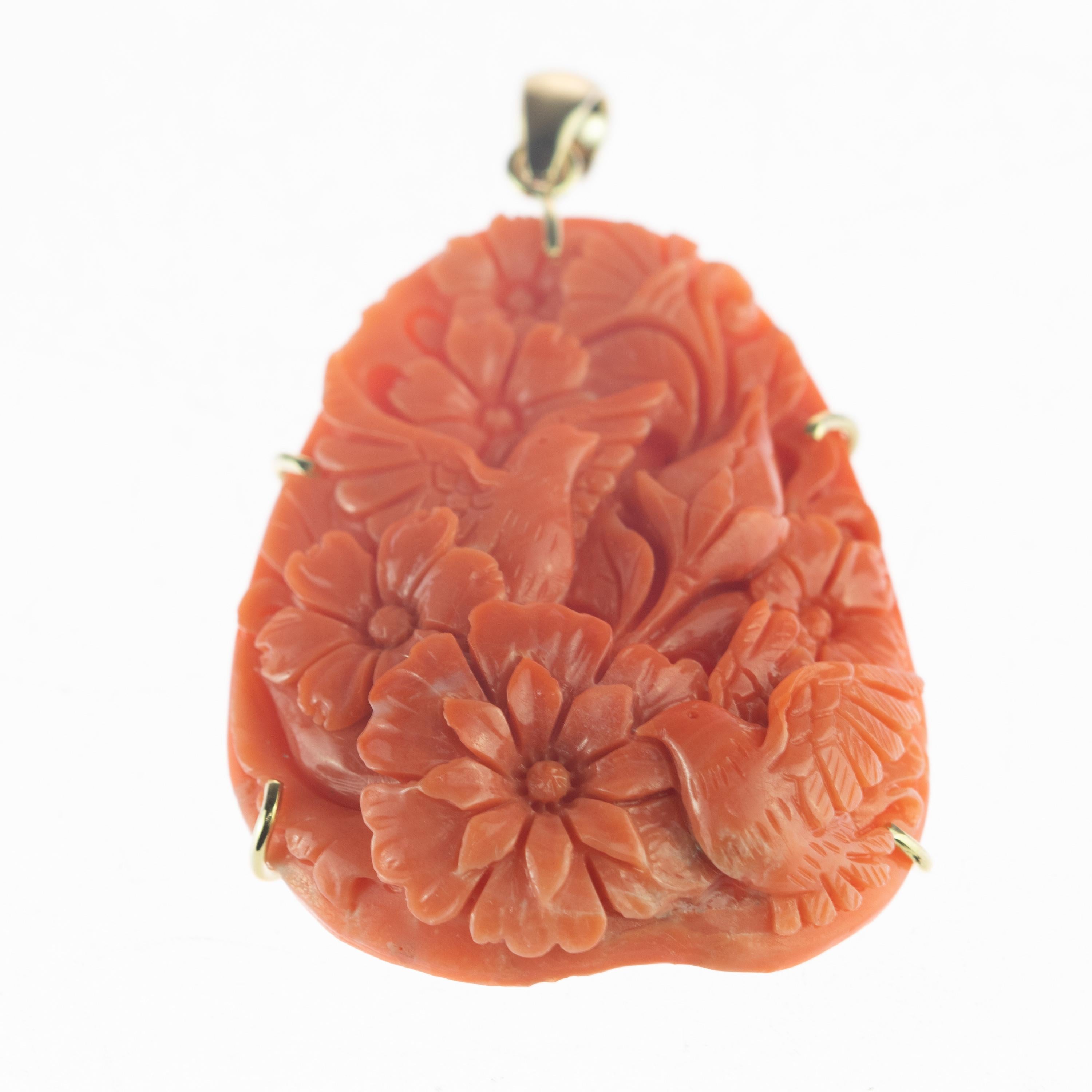 Carved Coral 18 Karat Gold Handmade Bird Flower Italy Pendant Handmade Necklace For Sale 2