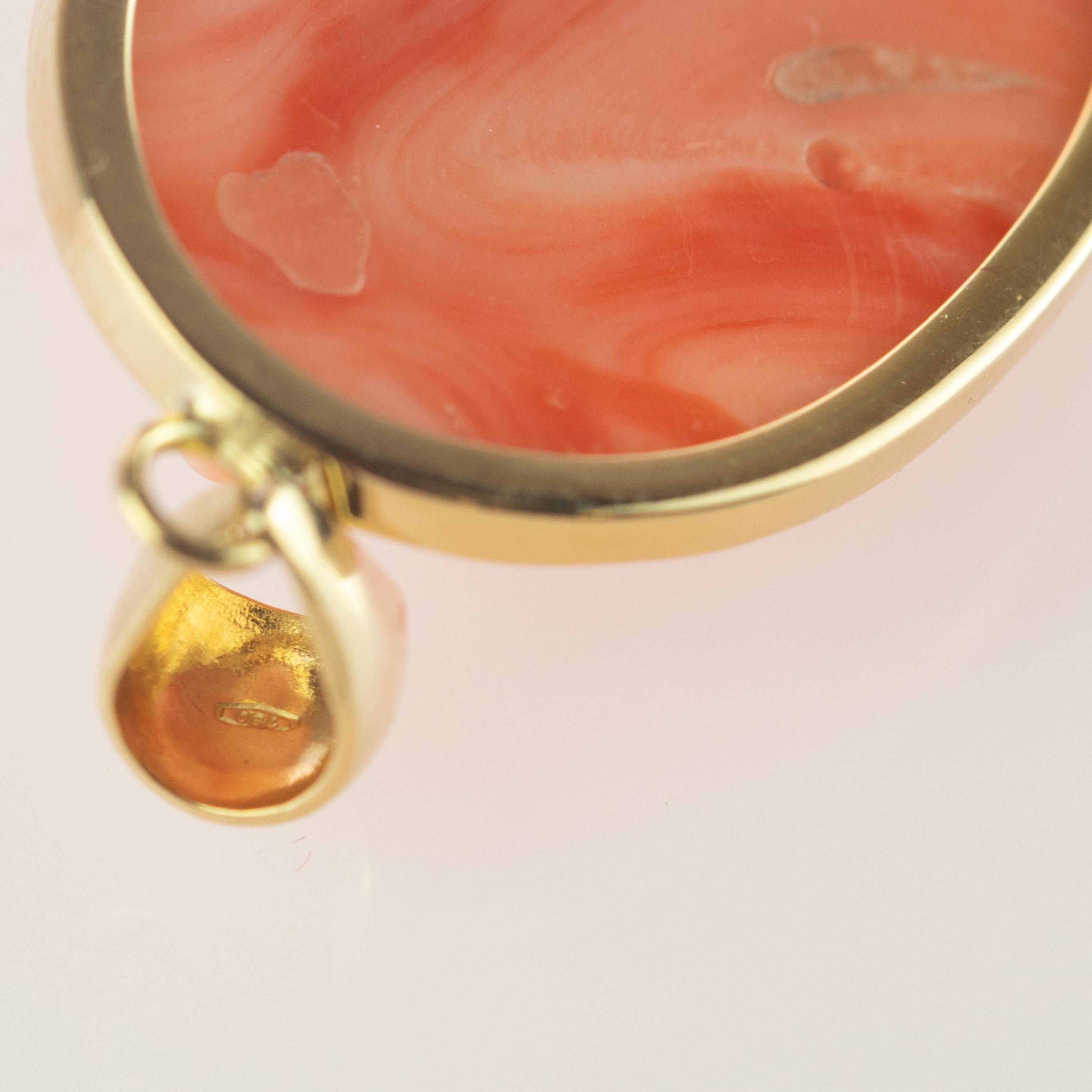Collier à pendentif en or 18 carats et corail sculpté, fait main, muse de femme, Italie en vente 3