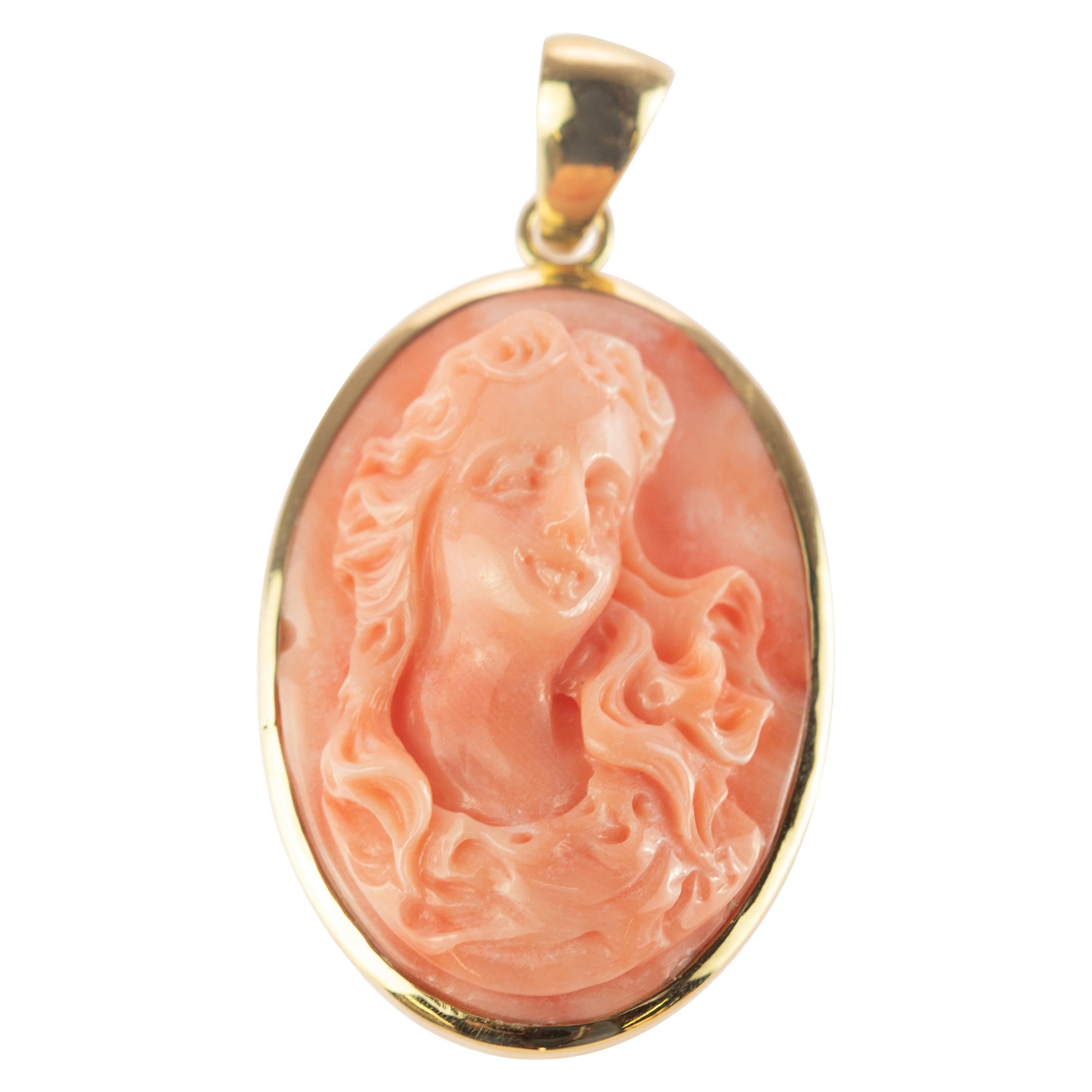 Collier à pendentif en or 18 carats et corail sculpté, fait main, muse de femme, Italie