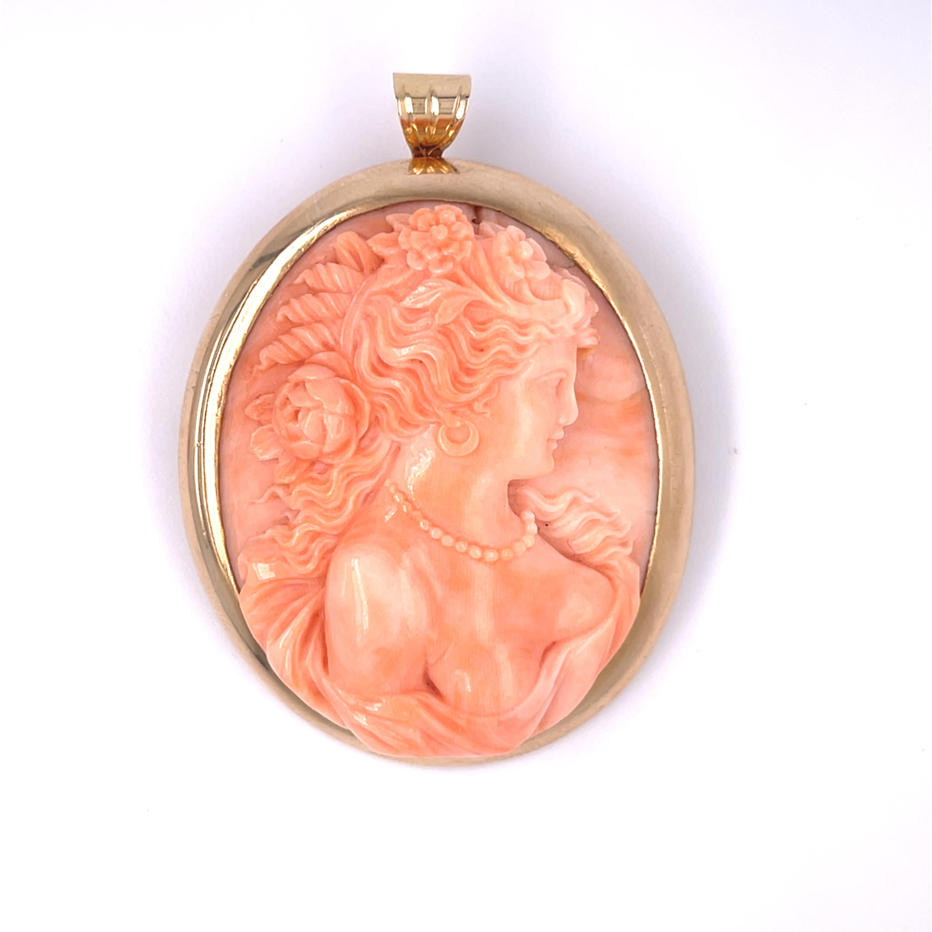 Magnifique pendentif en corail sculpté
Serti professionnellement en or 10k
Tige en or 14 carats, fermoir et attache
Dimensions du corail : 42 x 34 x 11,5 mm
Dimensions du pendentif : 2-3/16