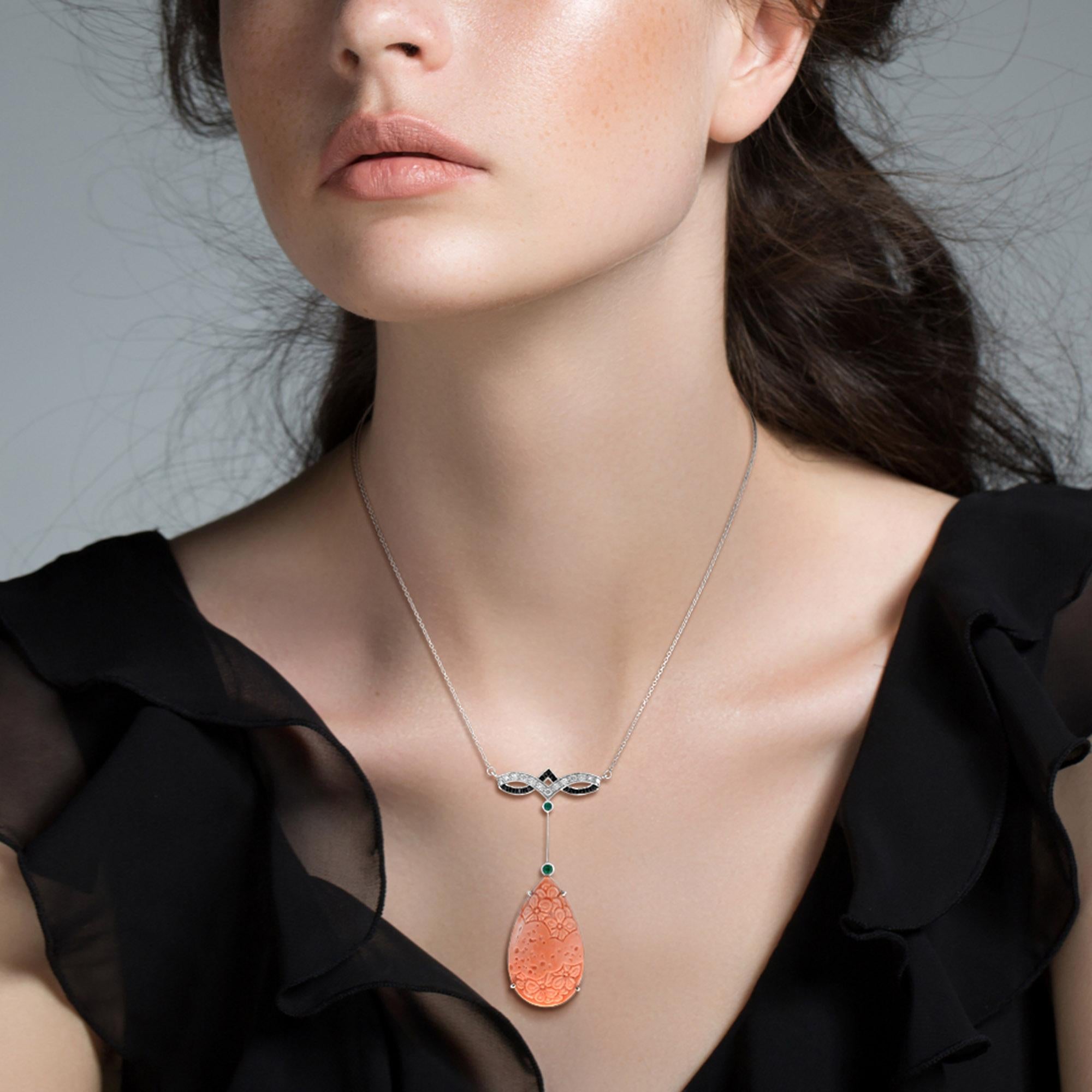 Collar de Coral Tallado Diamante y Esmeralda Estilo Art Decó en Oro Blanco de 14 K 2