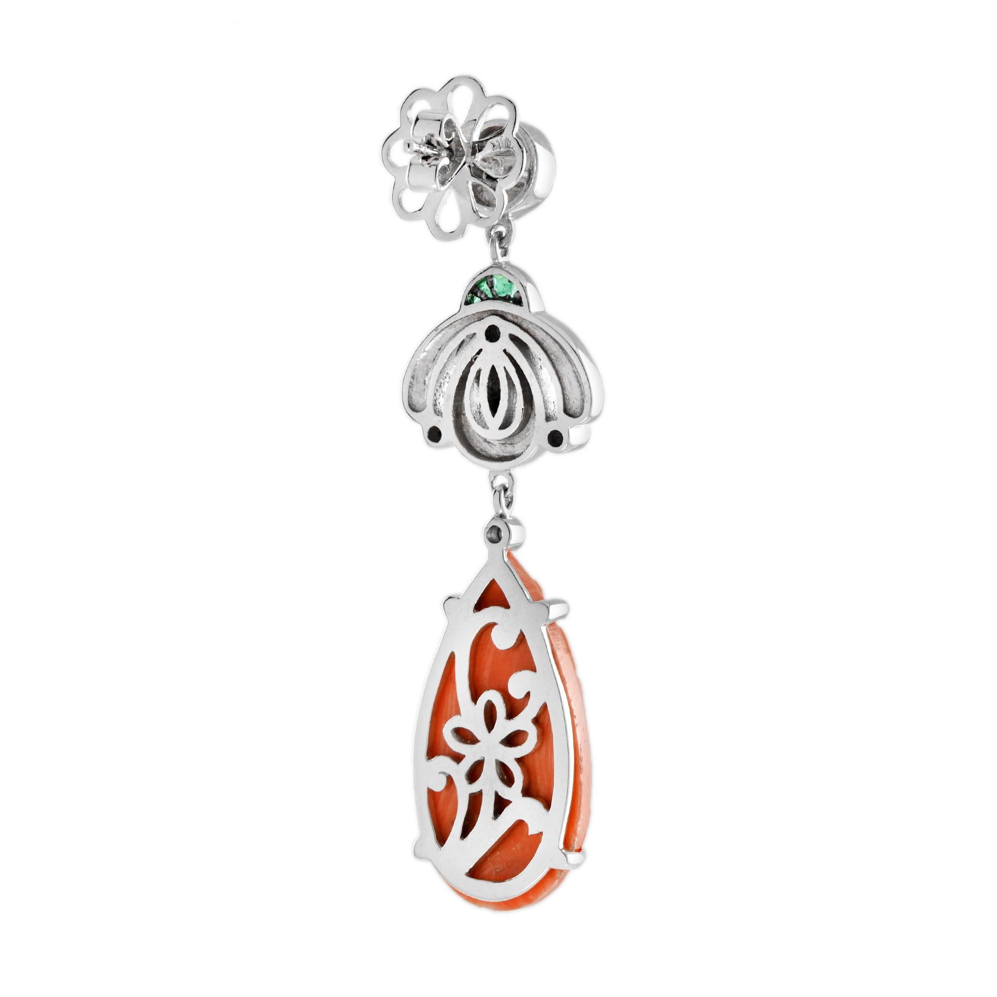Art déco Boucles d'oreilles pendantes en corail sculpté, diamant, émeraude et émail noir d'inspiration Art Déco en vente