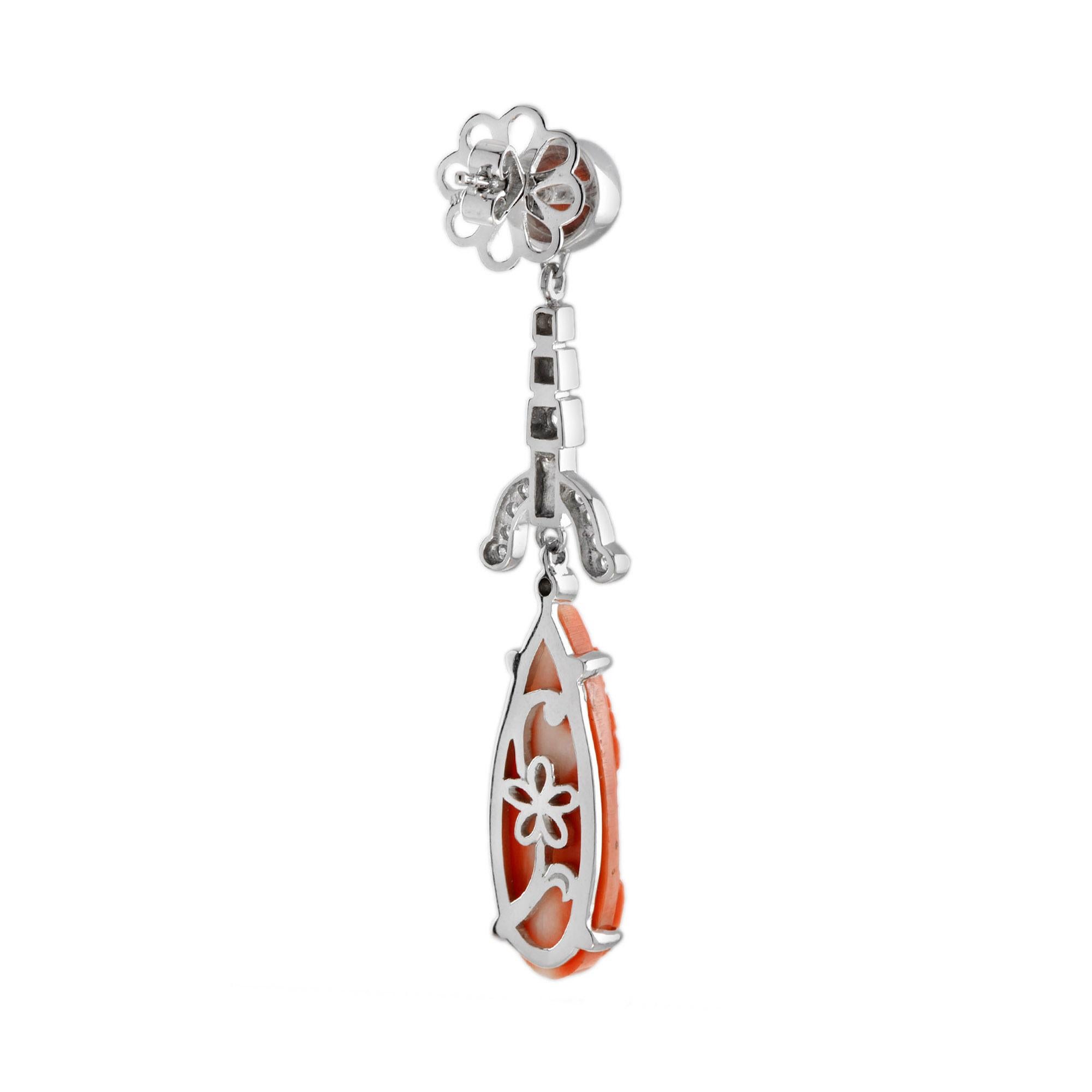Geschnitzte Koralle Diamant Smaragd & Schwarz Emaille baumeln Art Deco inspirierte Ohrringe (Art déco) im Angebot