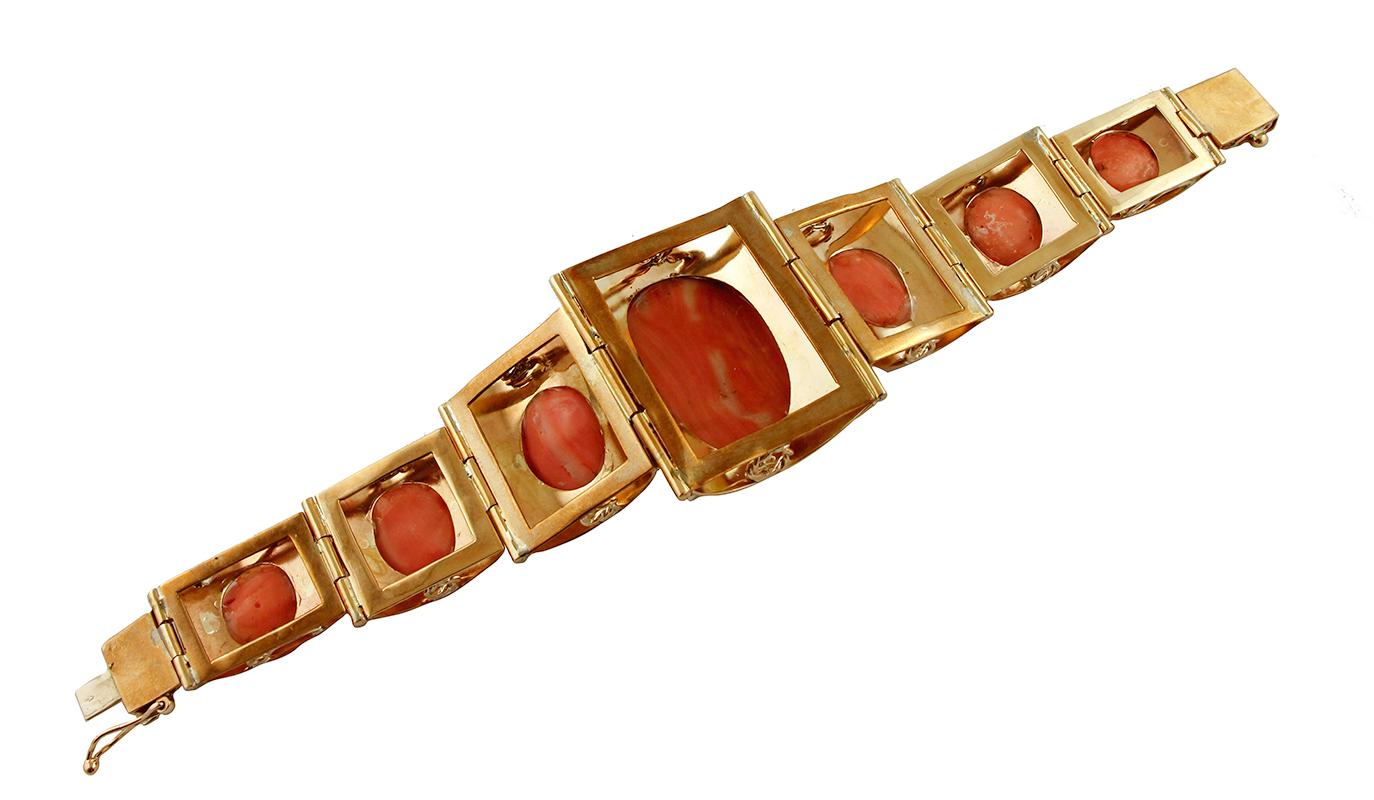 Carved Coral, Diamonds, Rose Gold and Silver Retro Bracelet In Good Condition In Marcianise, Marcianise (CE)