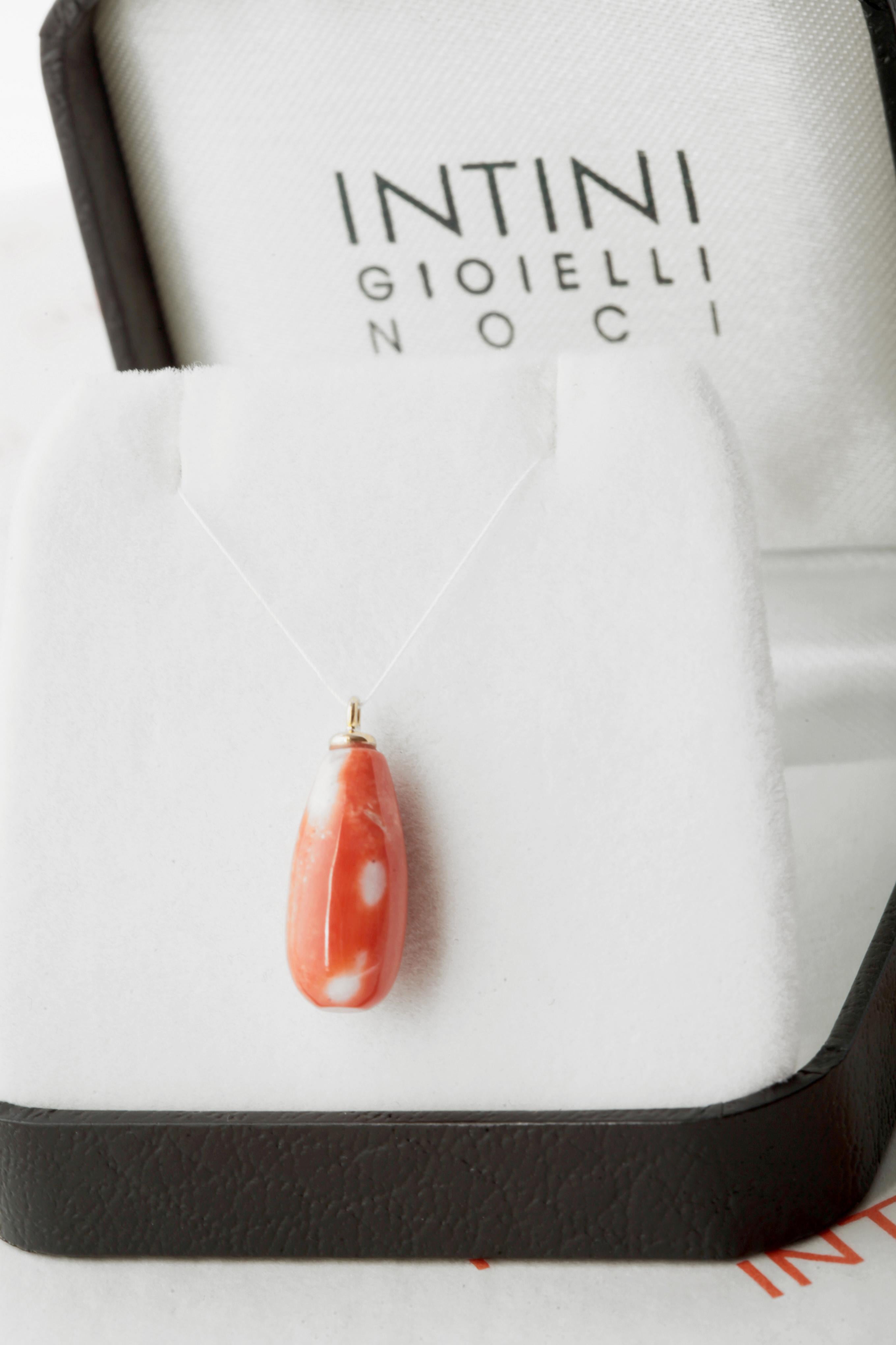 Sweet and extraordinary jewels modeled in bold drop shape of salmon natural coral. Embellished with 18 karat yellow gold that creates a unique and romantic design. Italian craftsmanship adorning the perfect stud earrings for a formal and fashionable