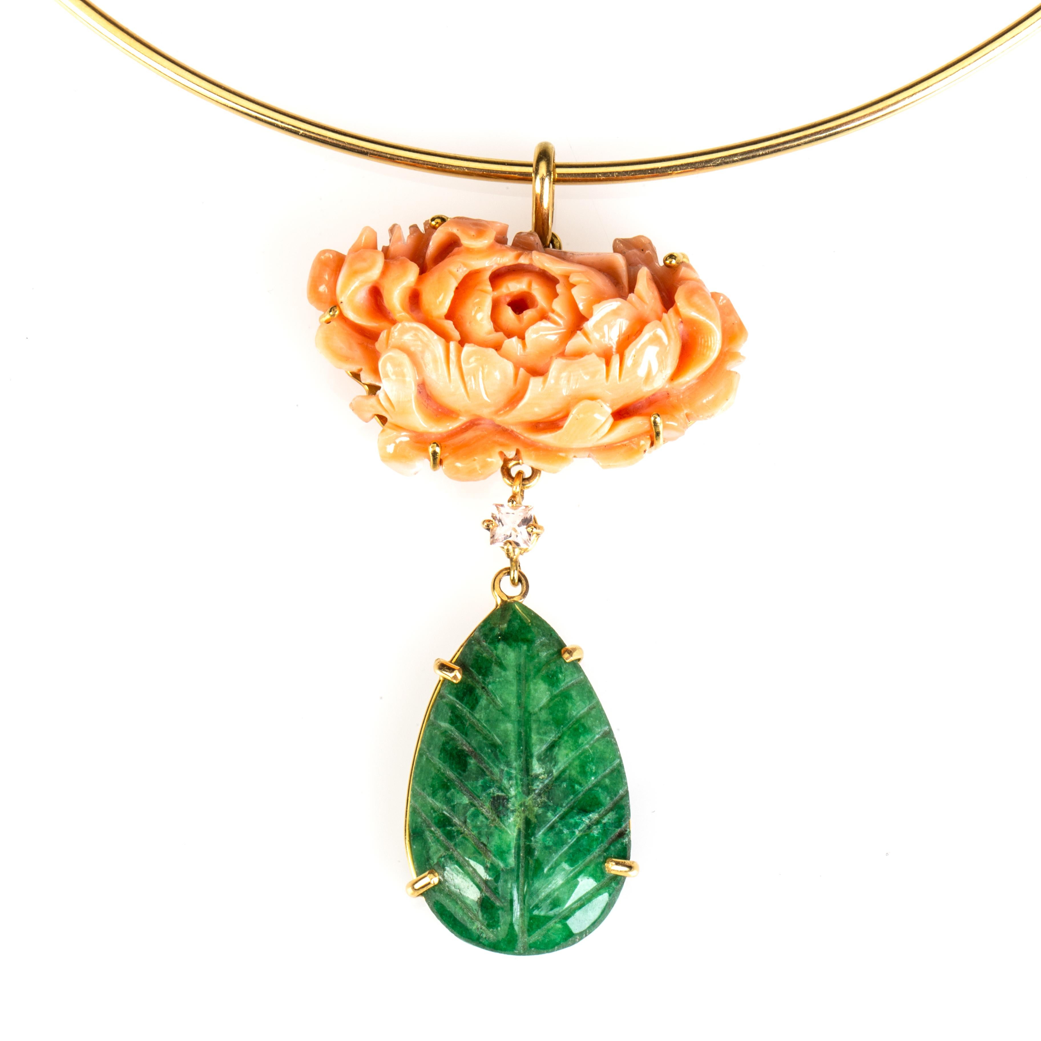 Amazing pendant create with antiques Peony carved in Japanies  rose coral,  Emerald  carved Leaf, diamond 18 k Gold 11gr. We propose with silk string but is also possible to buy a gold rigid necklace upon request.
All Giulia Colussi jewelry is new