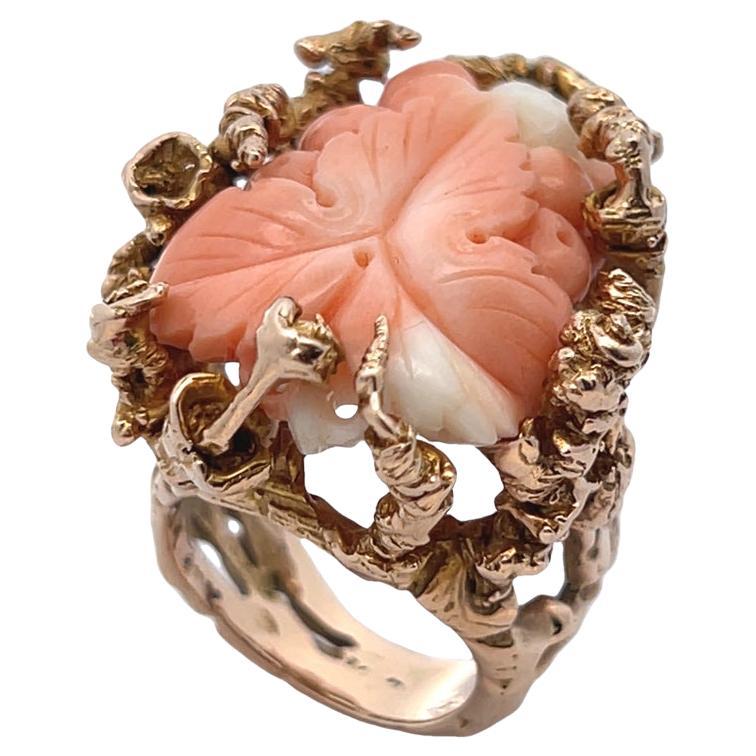 Anello con fiore di corallo intagliato