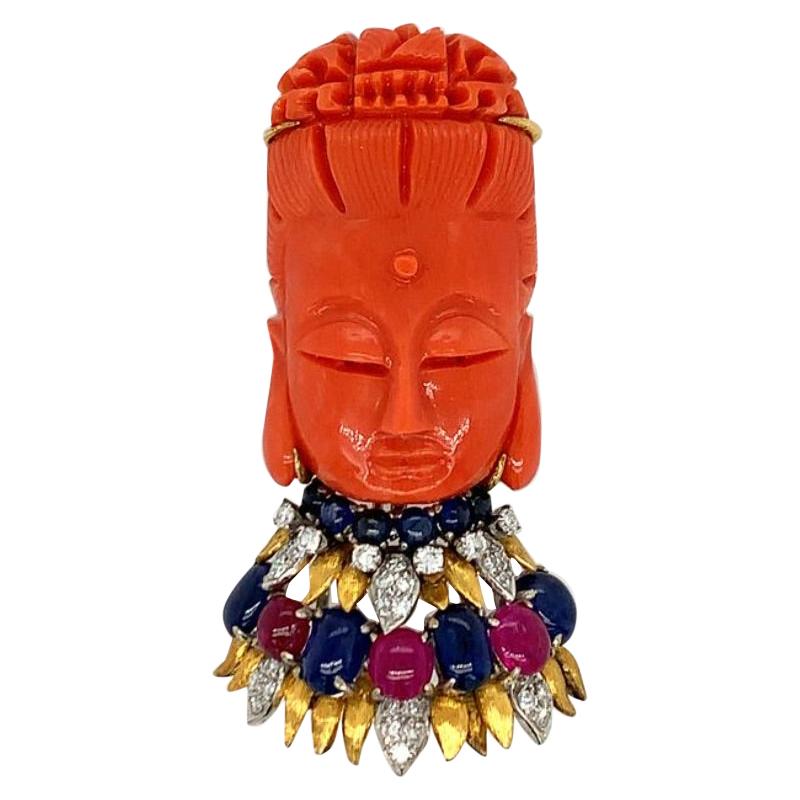 Broche pendentif en corail sculpté Guanyin, diamants, rubis et saphirs