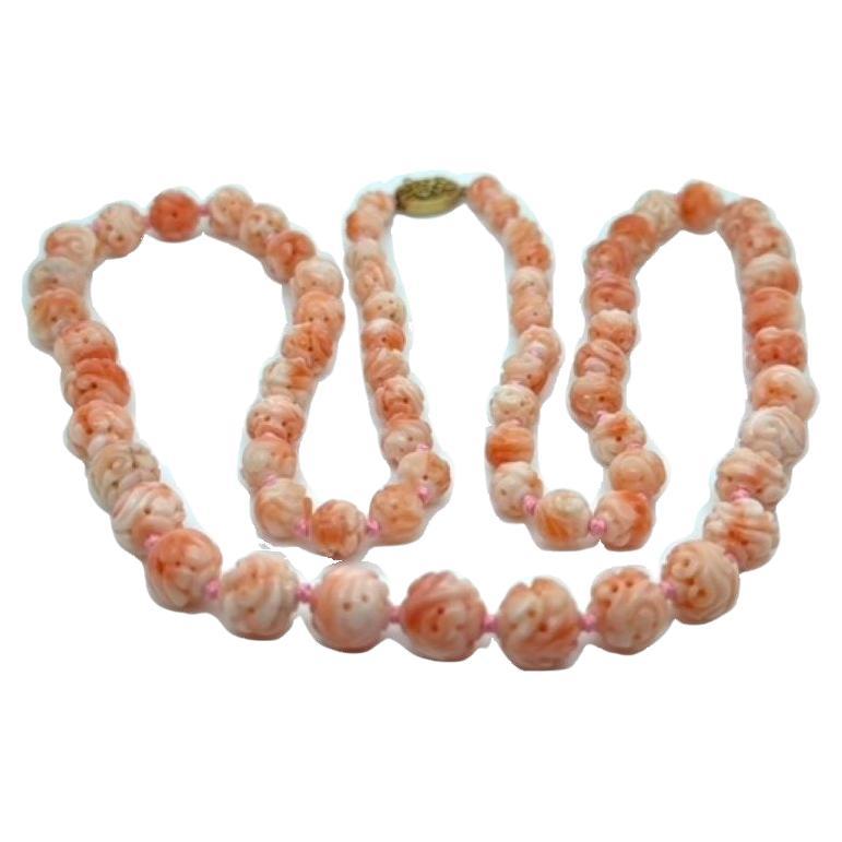Geschnitzte Koralle Momo Koralle Halskette-25" Handgeschnitzte japanische rosa/pfirsichfarbene Koralle im Angebot