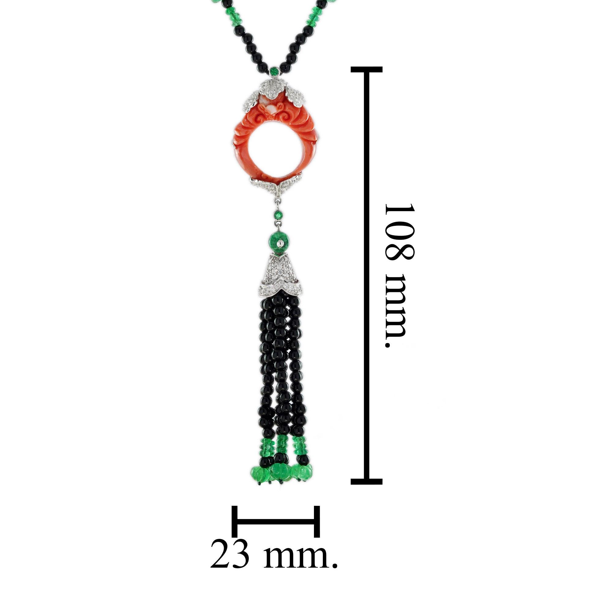Collier en or blanc avec pompon en corail sculpté et pierres multiples de style Art Deco Pour femmes en vente