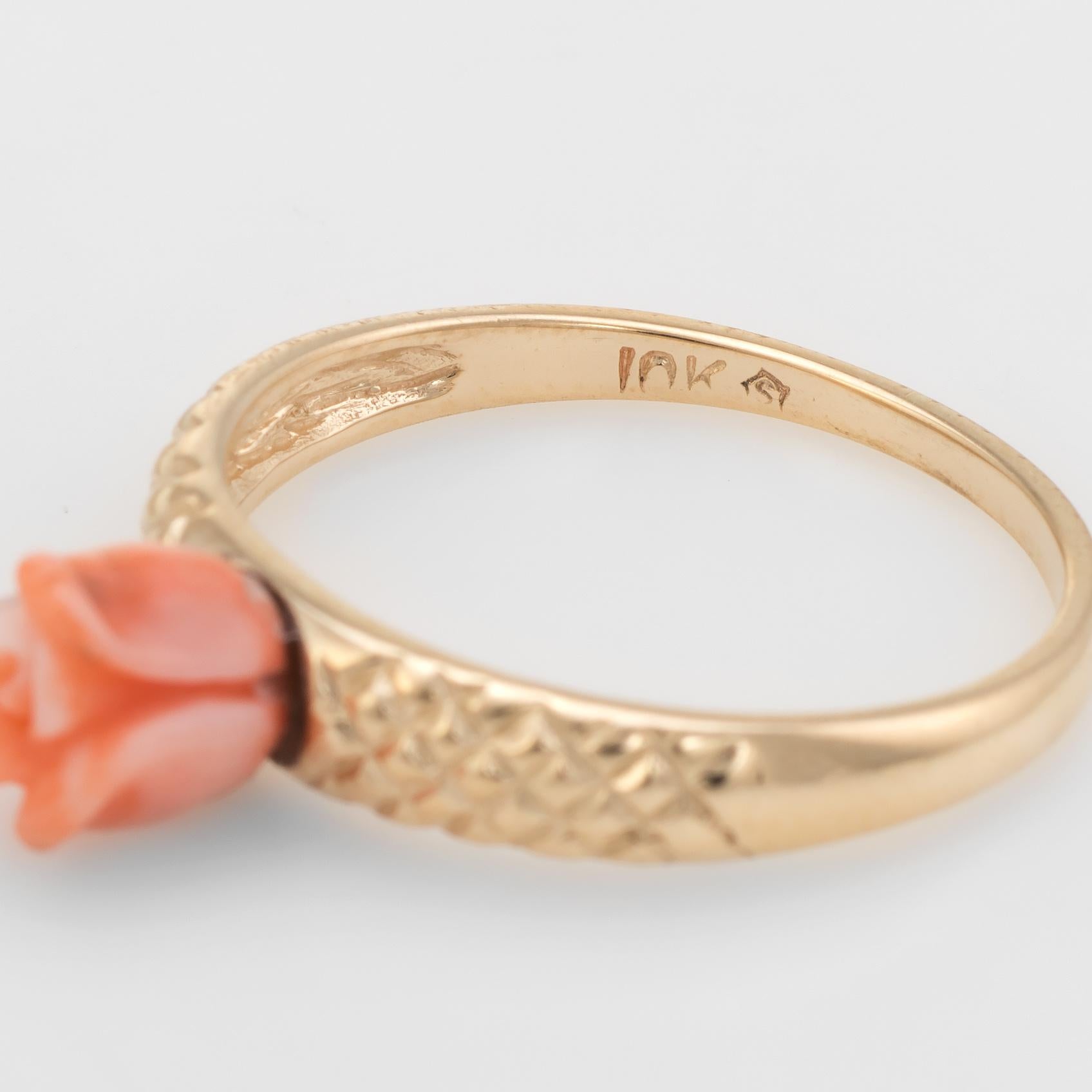 Carved Coral Rose Flower Stacking Ring Vintage 10 Karat Gold Estate Jewelry In Excellent Condition In Torrance, CA
