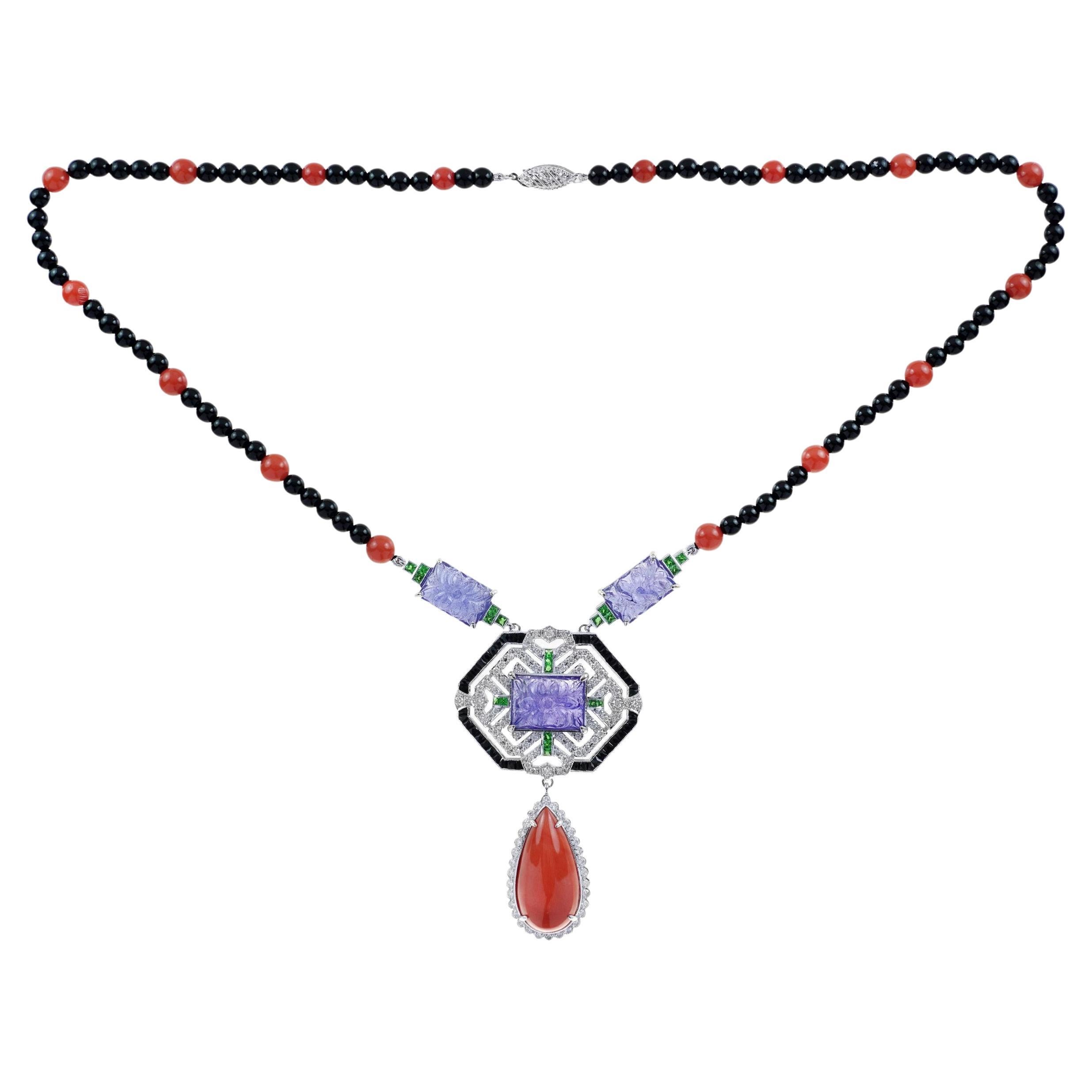 Collier en or blanc de style Art Deco avec corail sculpté et tanzanite en vente