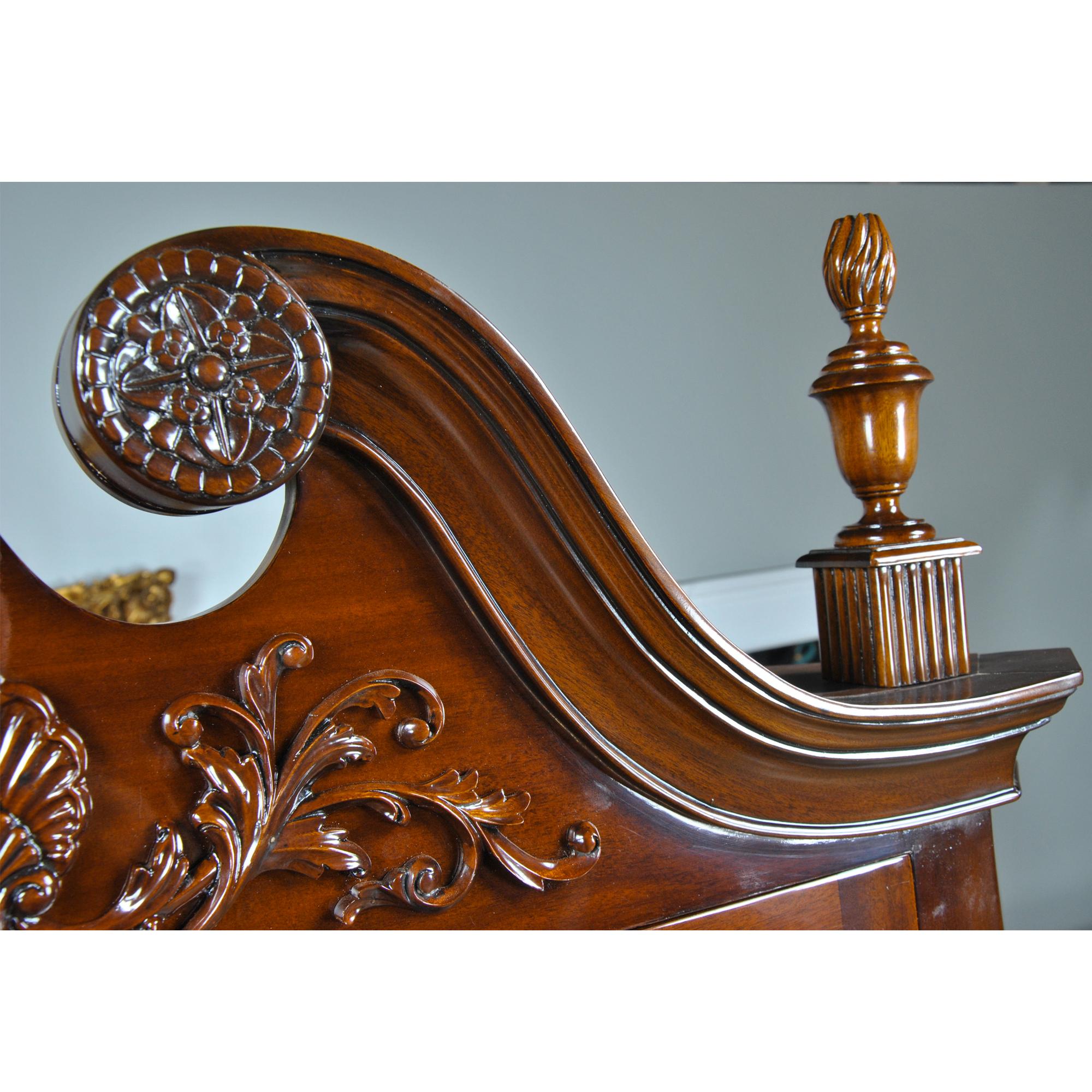 Carved Corner Cabinet In New Condition For Sale In Annville, PA