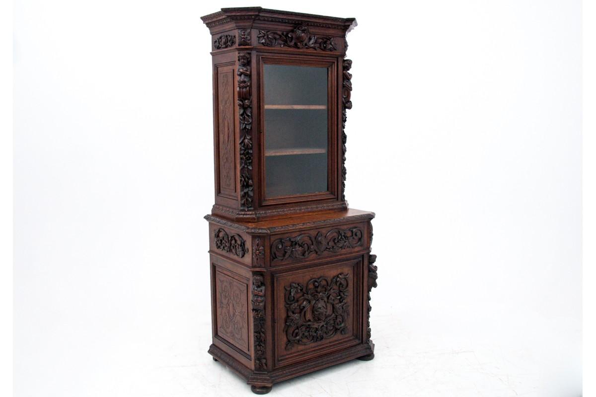 Carved cupboard, France, circa 1880.

Very good condition.

Wood: oak

dimensions :

h. 208 cm w. 95 cm d. 60 cm.