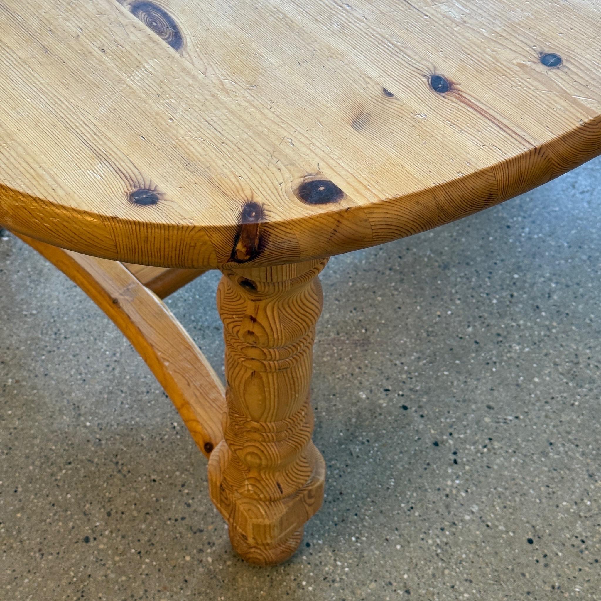 Ausziehbarer Esstisch aus Kiefernholz im Daumiller-Stil (Skandinavische Moderne) im Angebot