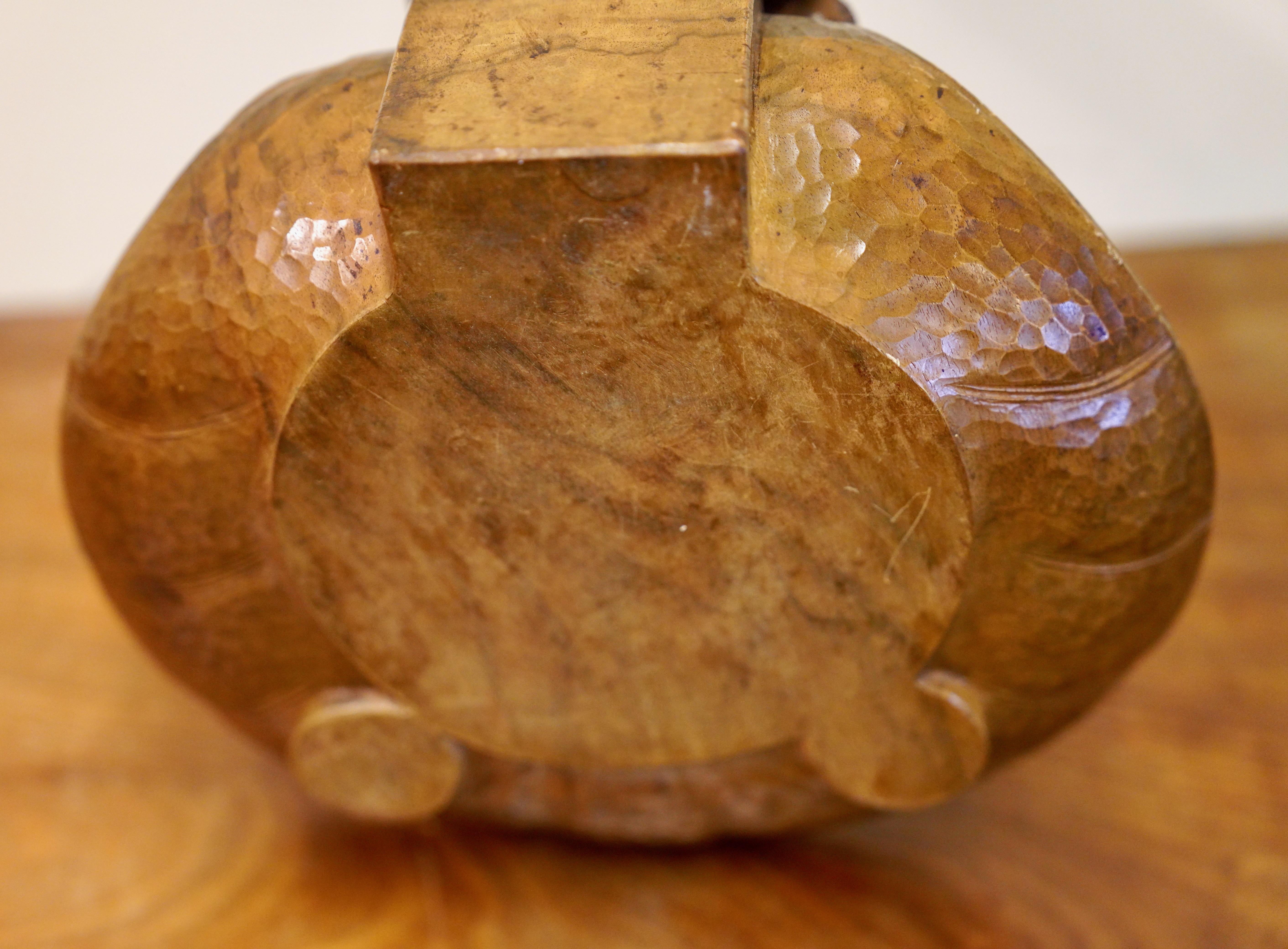 Geschnitzte dekorative Holzfigur, nackte Frau, Akt auf Muschel, geschnitzt (Walnuss) im Angebot