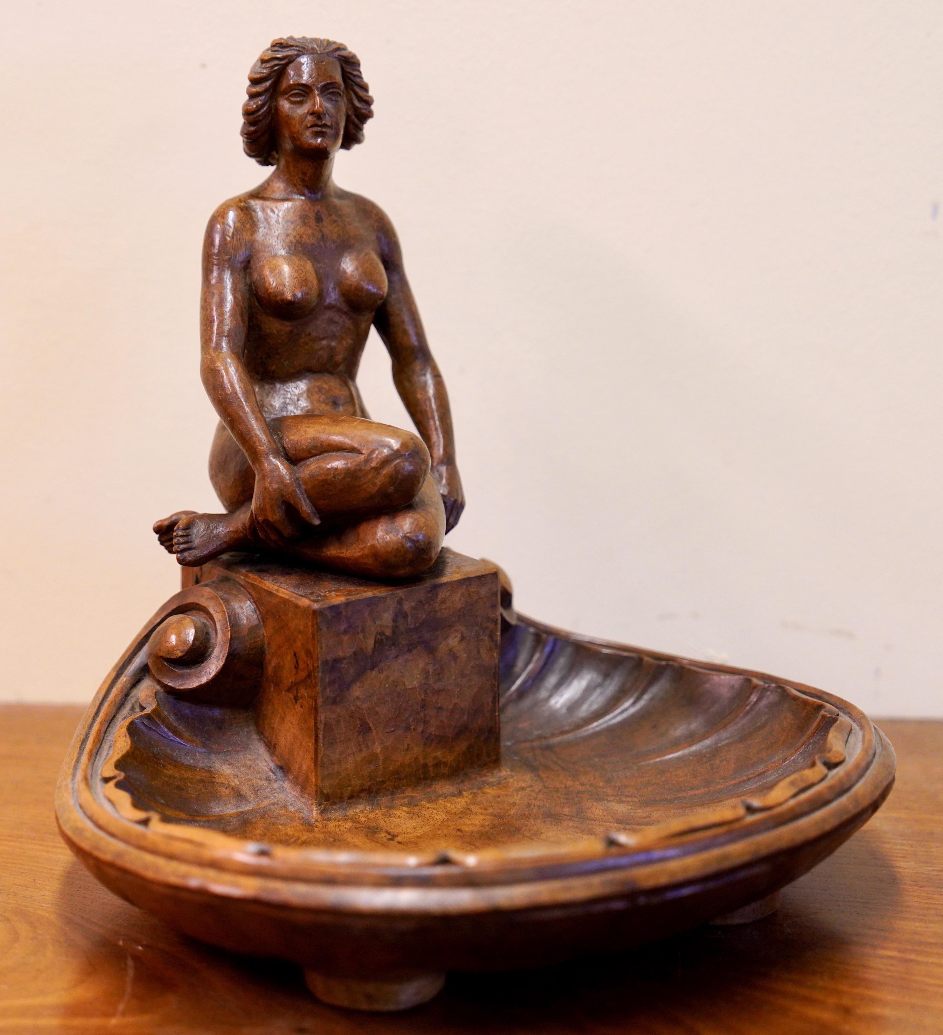 Geschnitzte dekorative Holzfigur, nackte Frau, Akt auf Muschel, geschnitzt im Angebot 2