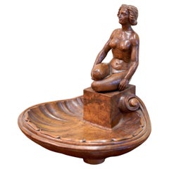 Figure décorative en bois sculptée, femme nue sur coquillage