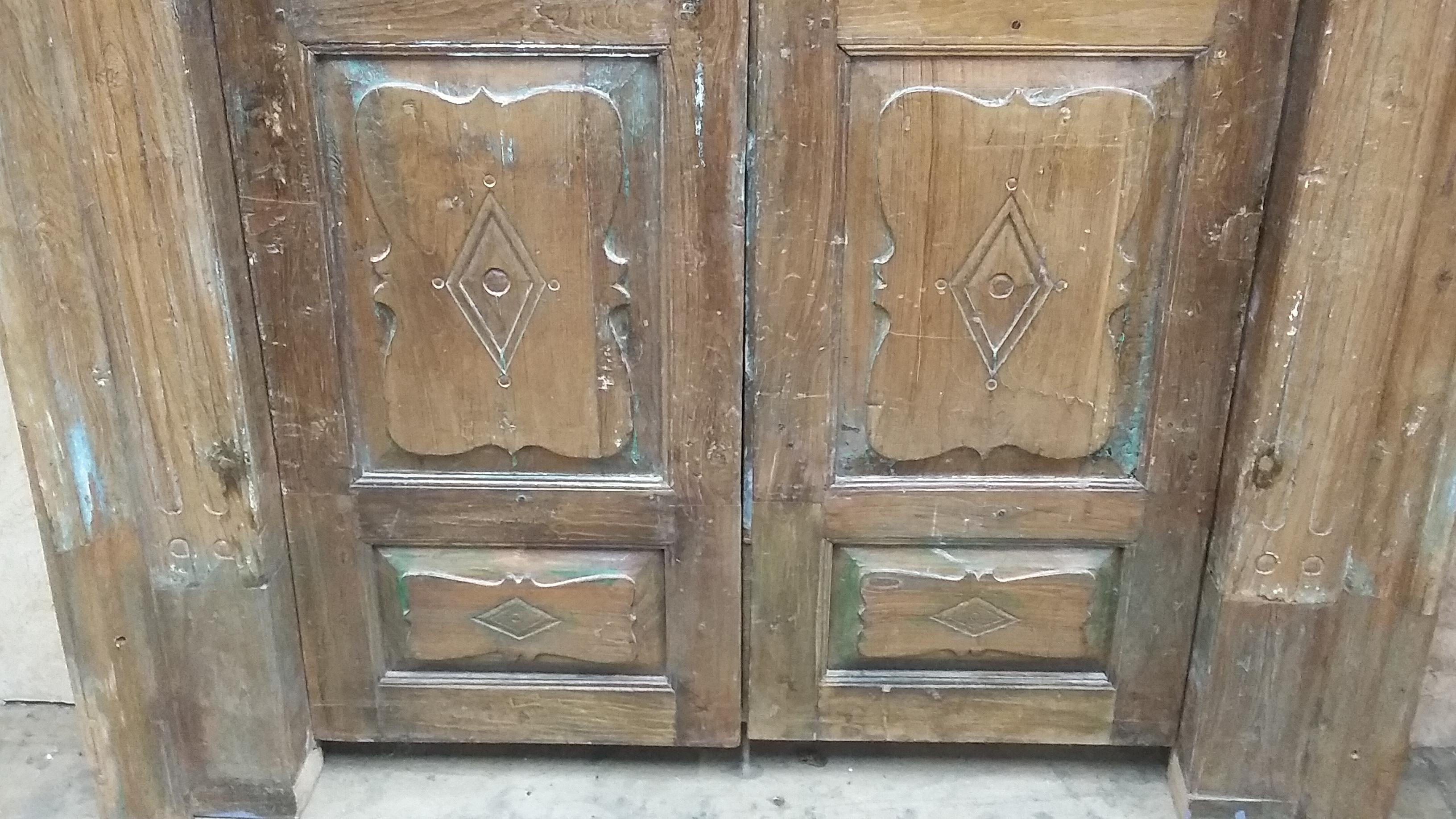 Carved Door Set In Good Condition In Stamford, CT