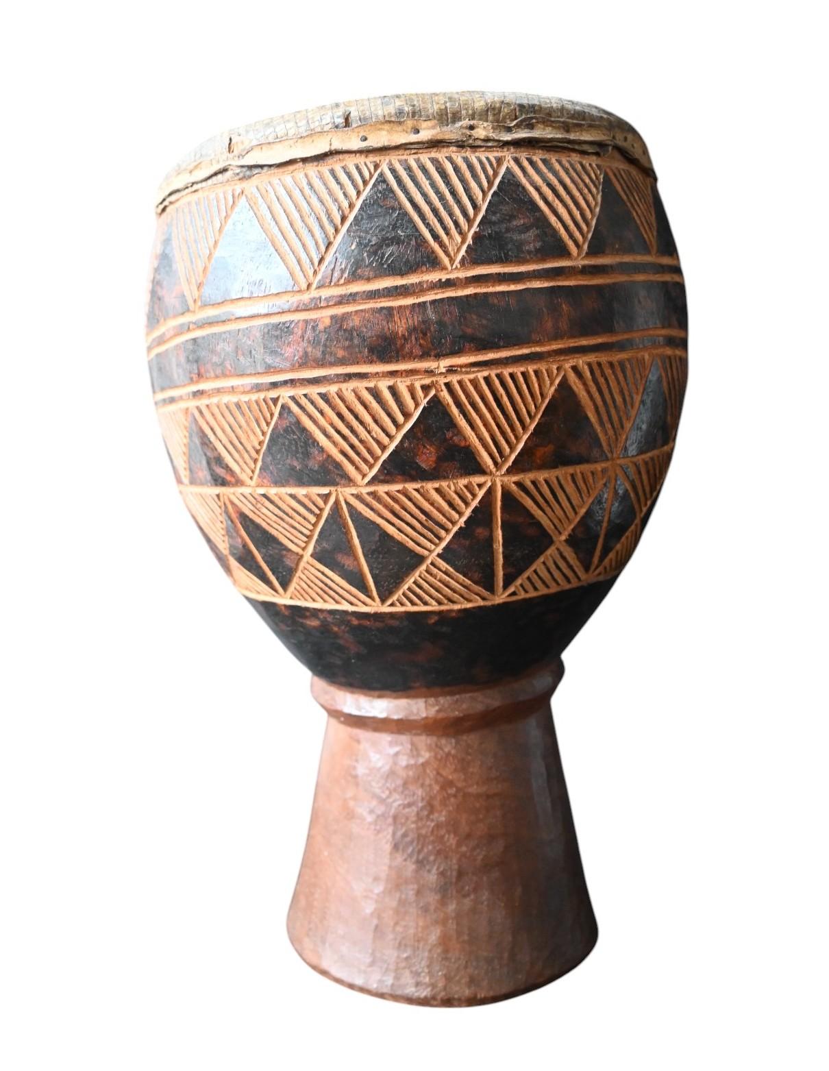 Congolais Tambour sculpté (ngoma) - Luba-maniema / Zela, République démocratique du Congo en vente