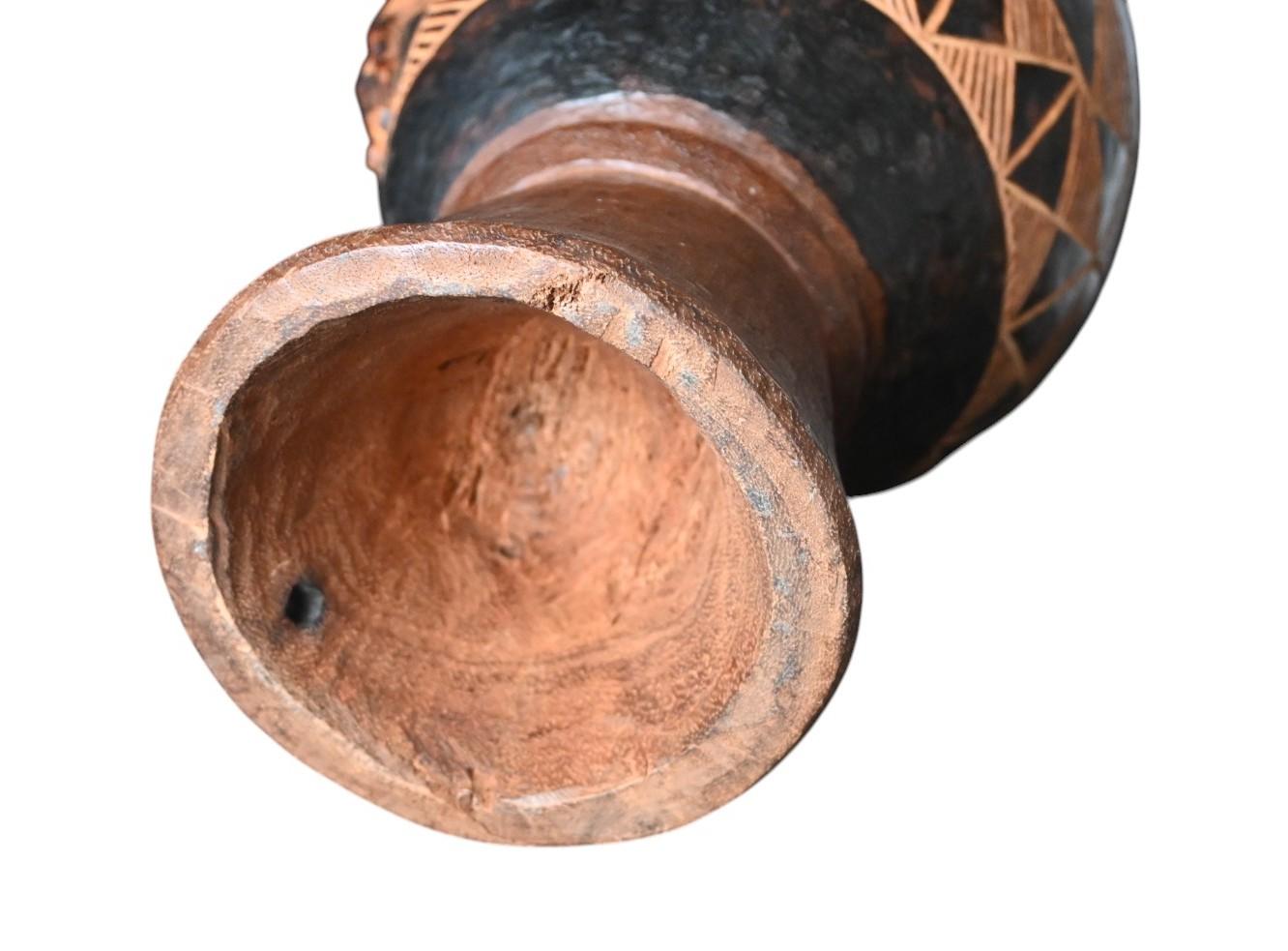 Tambour sculpté (ngoma) - Luba-maniema / Zela, République démocratique du Congo Bon état - En vente à Bilzen, BE