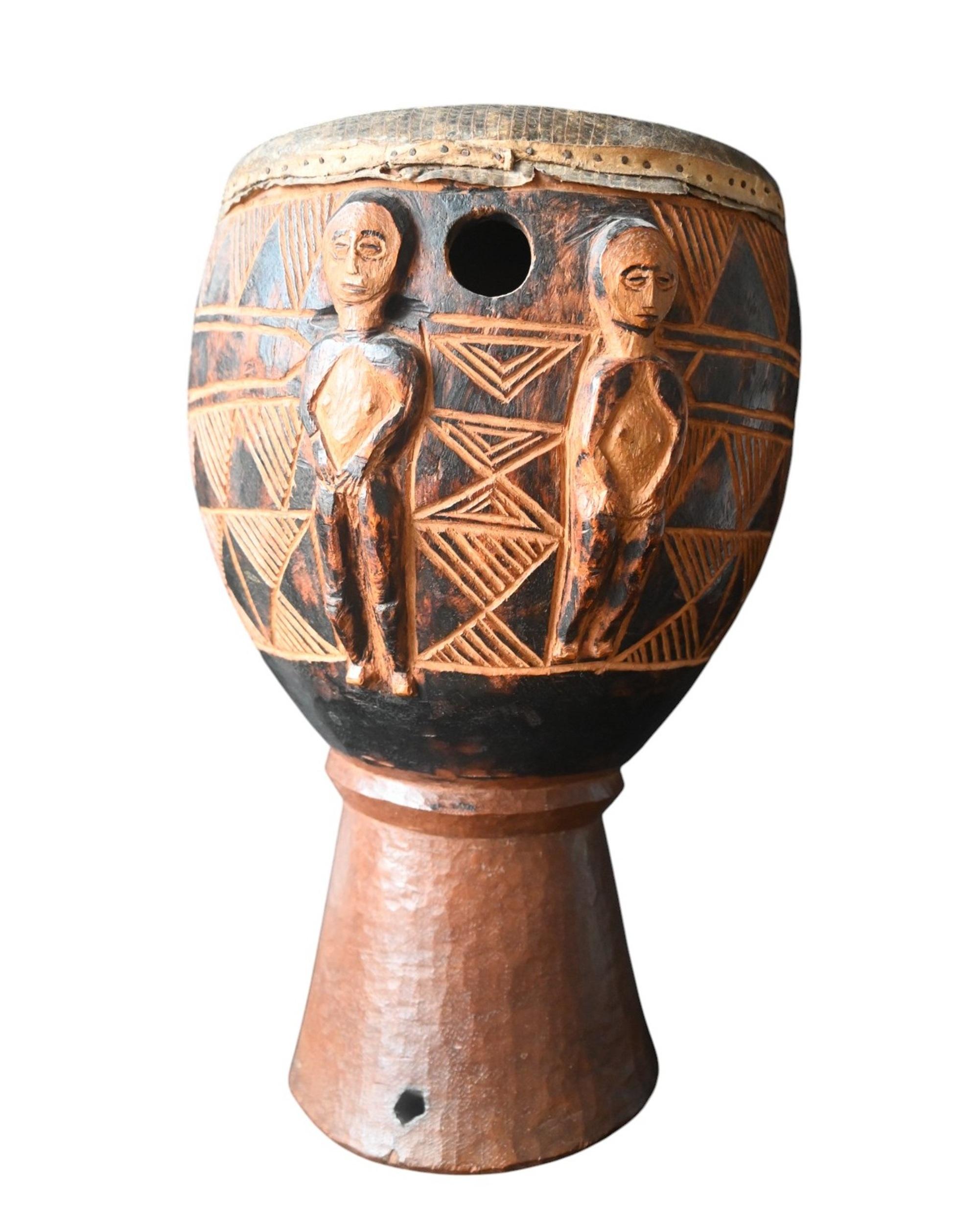 Bois Tambour sculpté (ngoma) - Luba-maniema / Zela, République démocratique du Congo en vente
