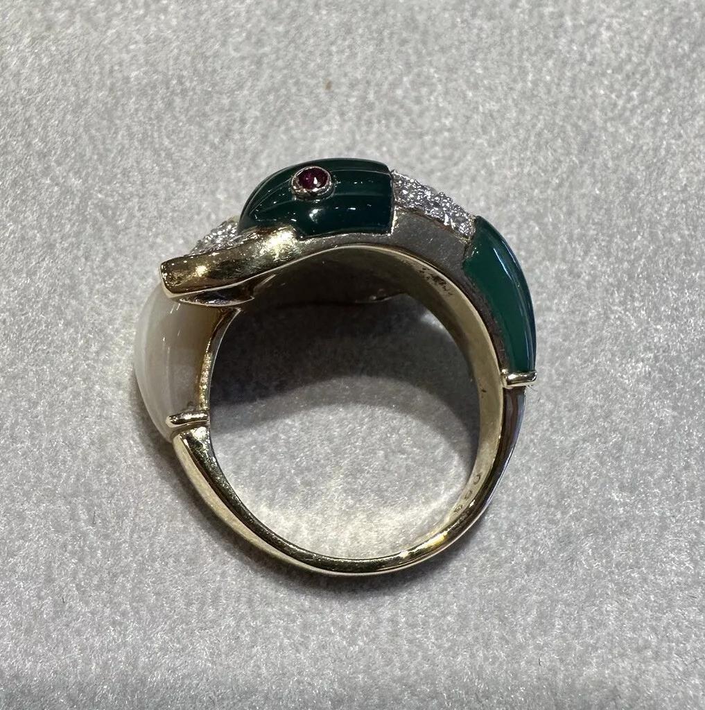 Carved Duck Heads Crossover Ring with Diamonds in 18k Yellow Gold In Excellent Condition In La Jolla, CA