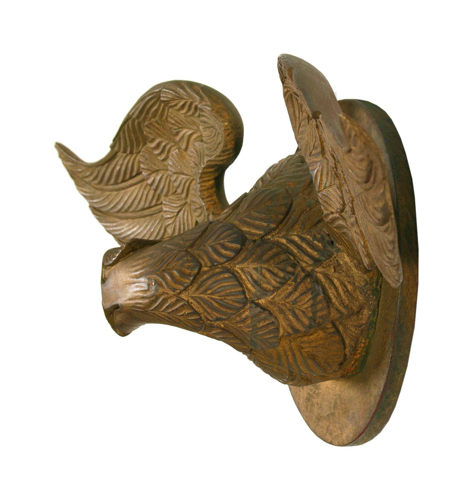 Eagle sculpté sur plaque circulaire, vers 1860-1876 Bon état - En vente à York County, PA