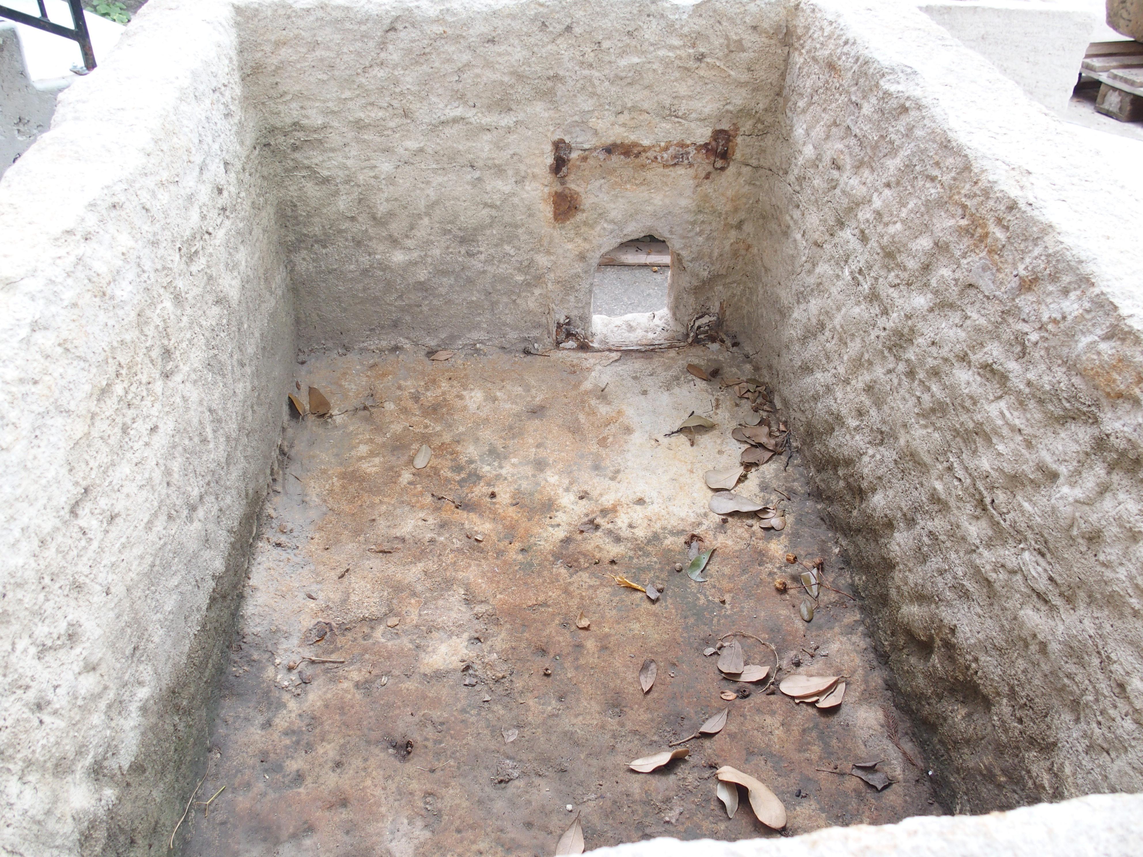 Carved Early 19th Century Limestone Trough from the South of France For Sale 3
