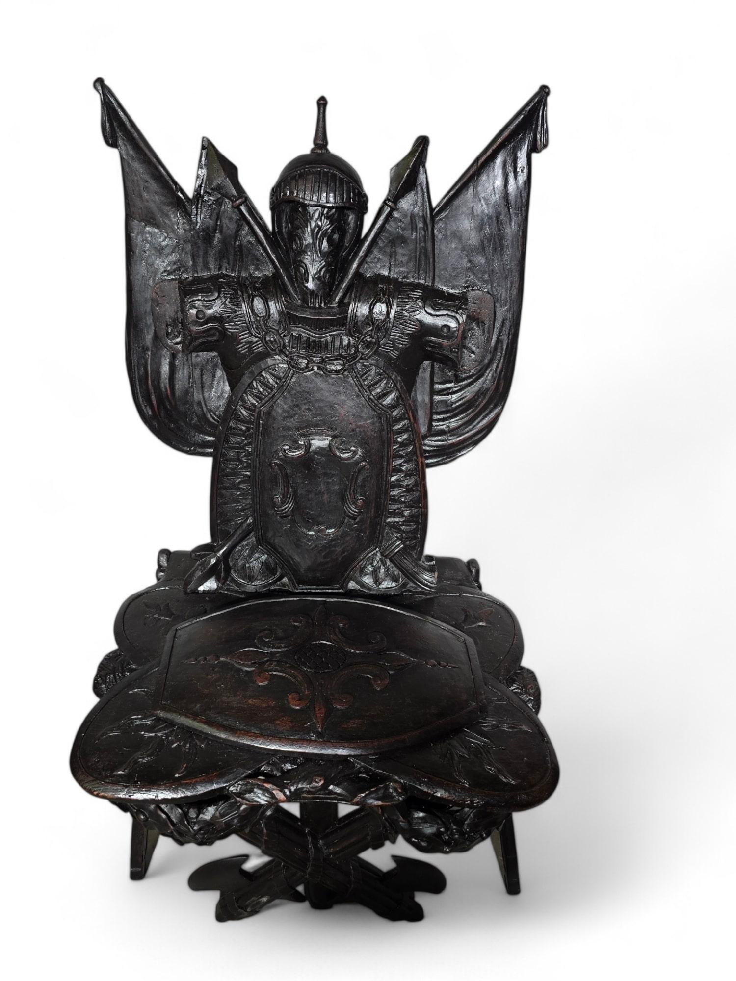 Geschnitzter ebonisierter Grand Tour-Militärtrophäenstuhl aus Holz im Angebot 4