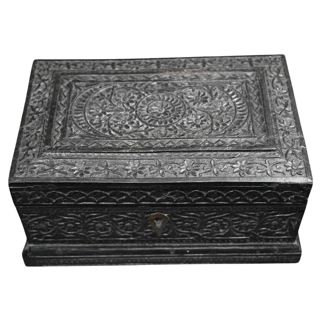 Caja de ébano tallado, caja angloindia de Vizagapatam