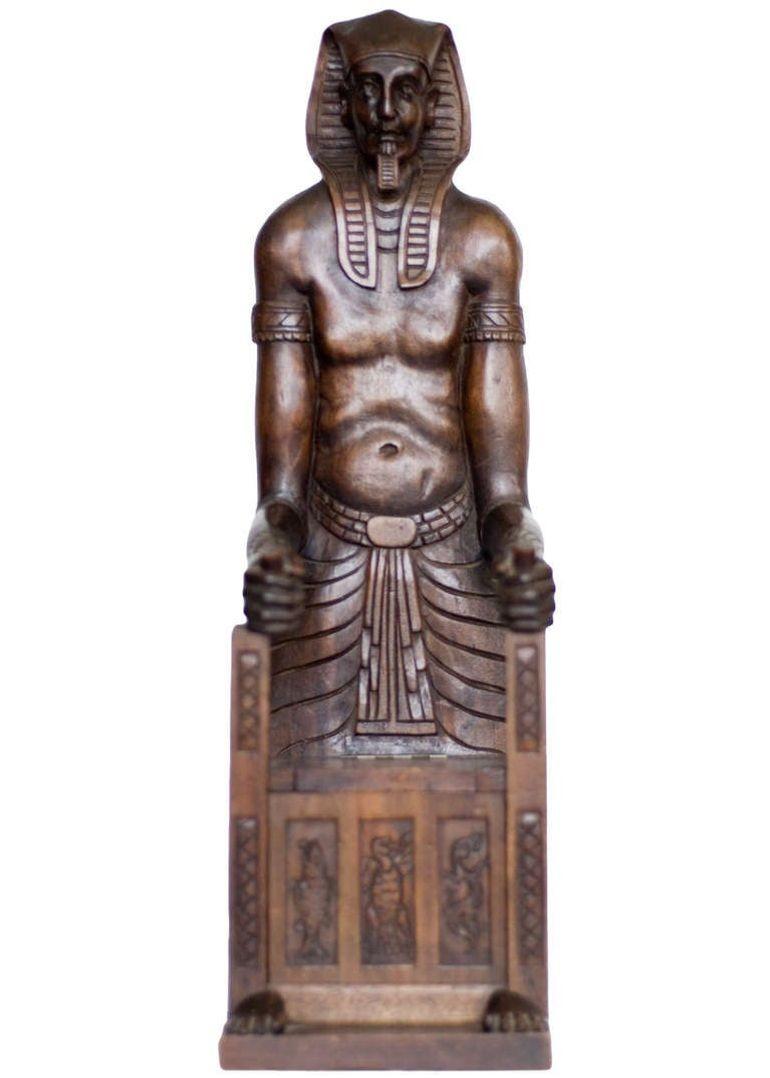 Français Boîte à bijoux sculptée du pharaon égyptien Amenhotep III en vente