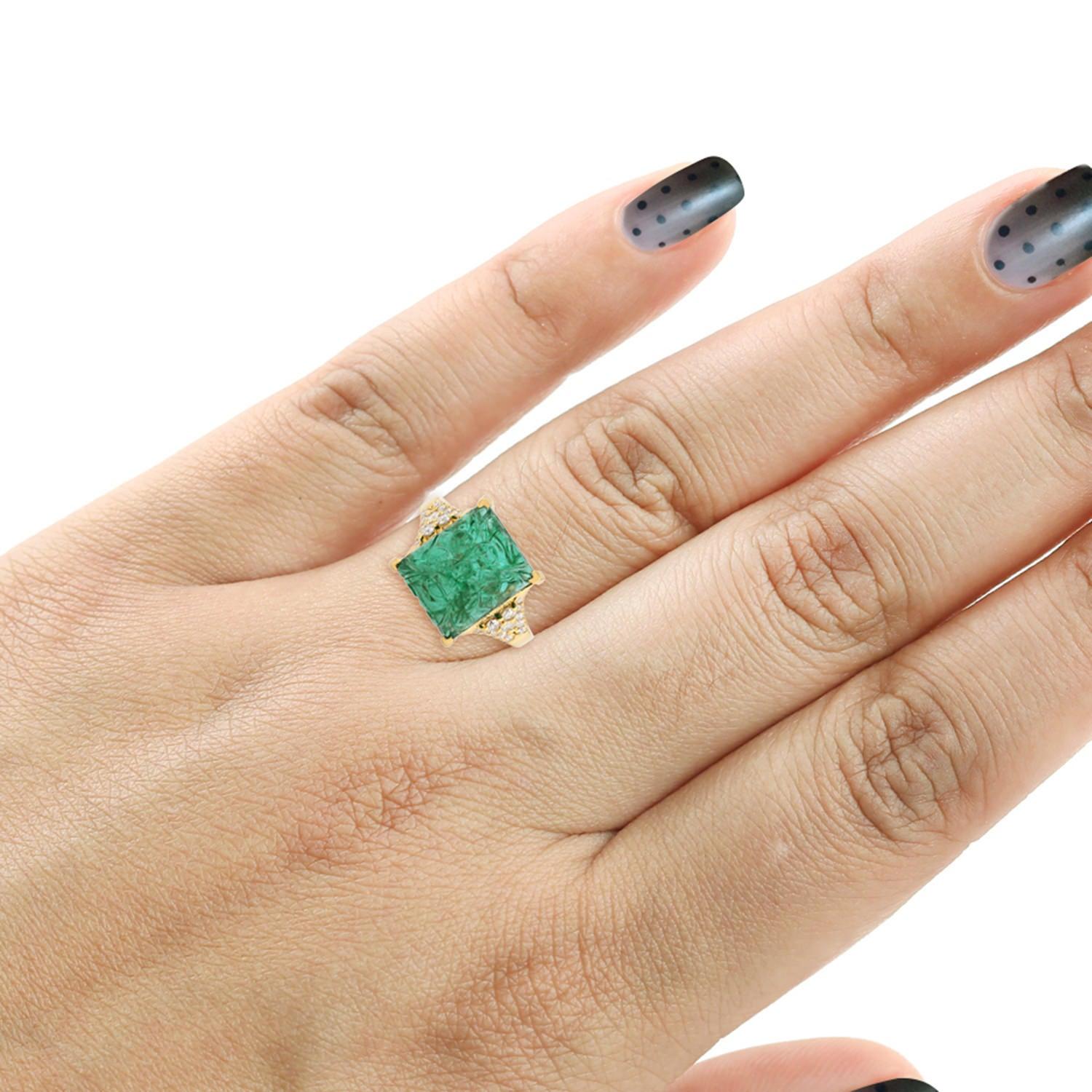 For Sale:  Carved Emerald 14 Karat Gold Diamond Cocktail Ring 3