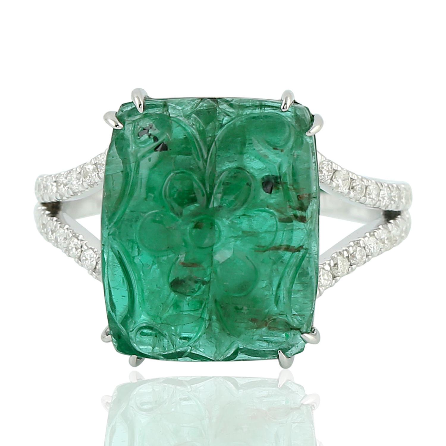 Single Cut Carved Emerald 18 Karat Gold Diamond Ring For Sale