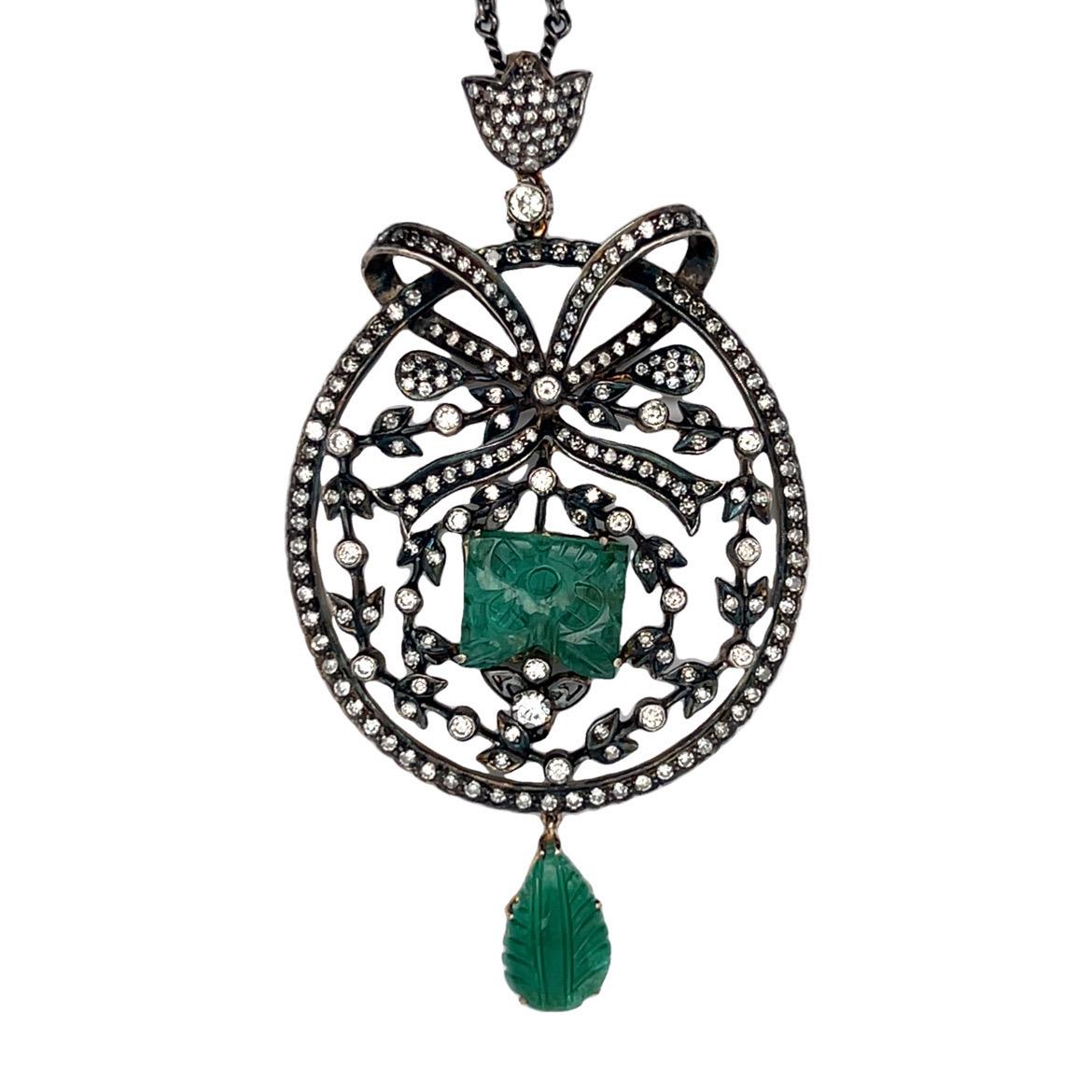 Collana con smeraldo intagliato e diamanti in vendita 4