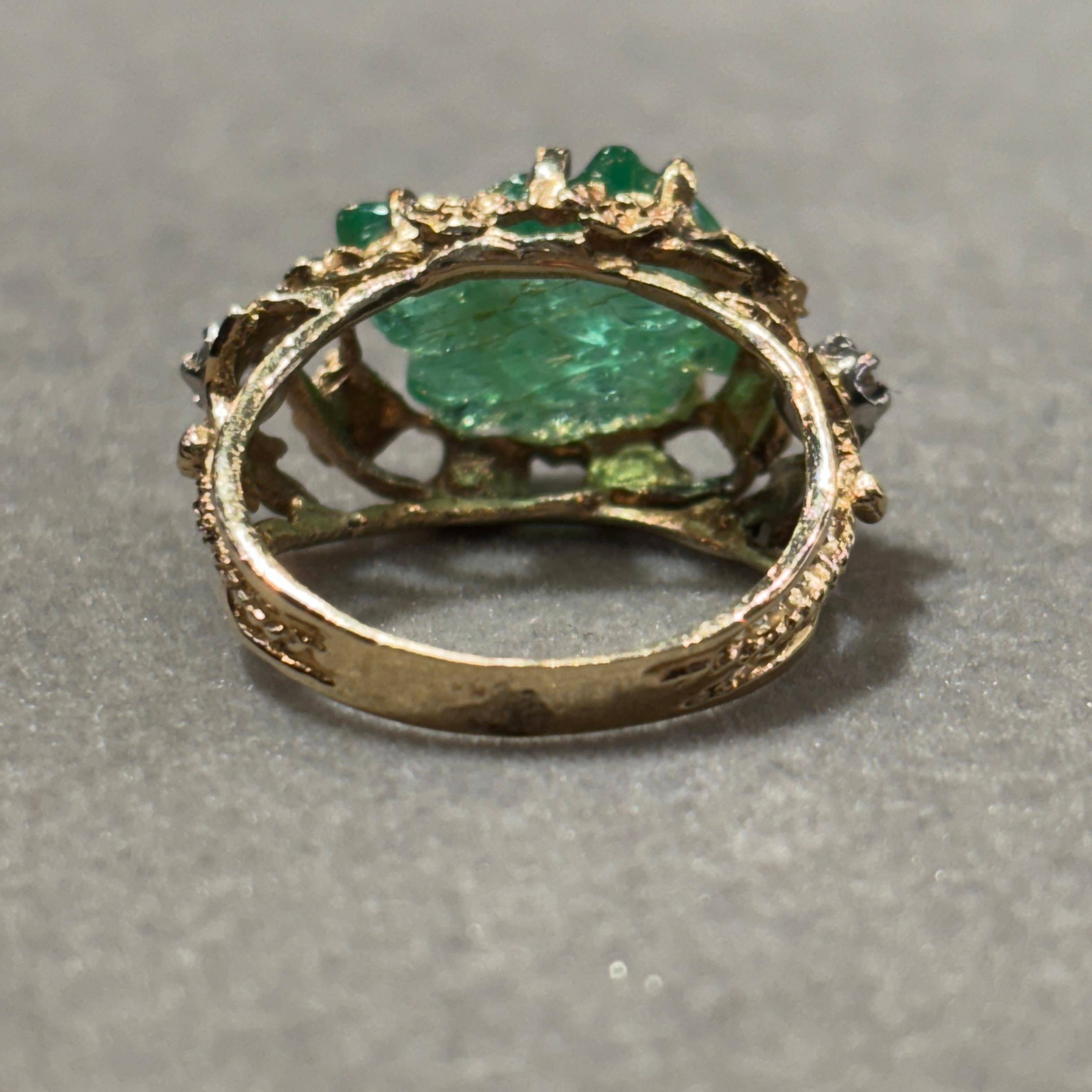 Ring mit geschnitztem Smaragd und Diamant im Angebot 2